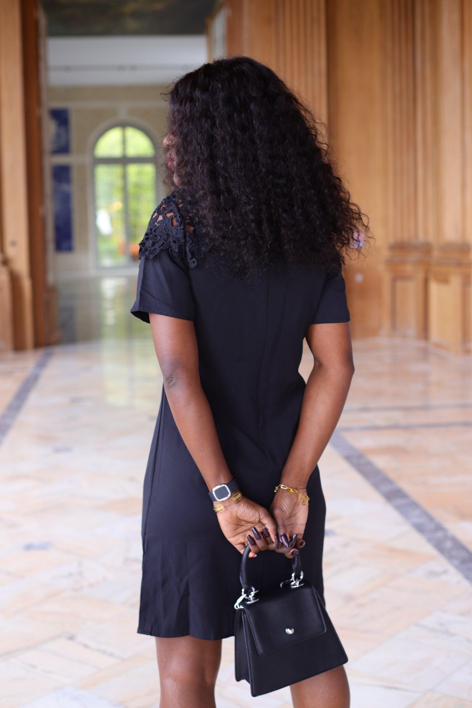 Petite robe noire détail dentelle - beautifulshop