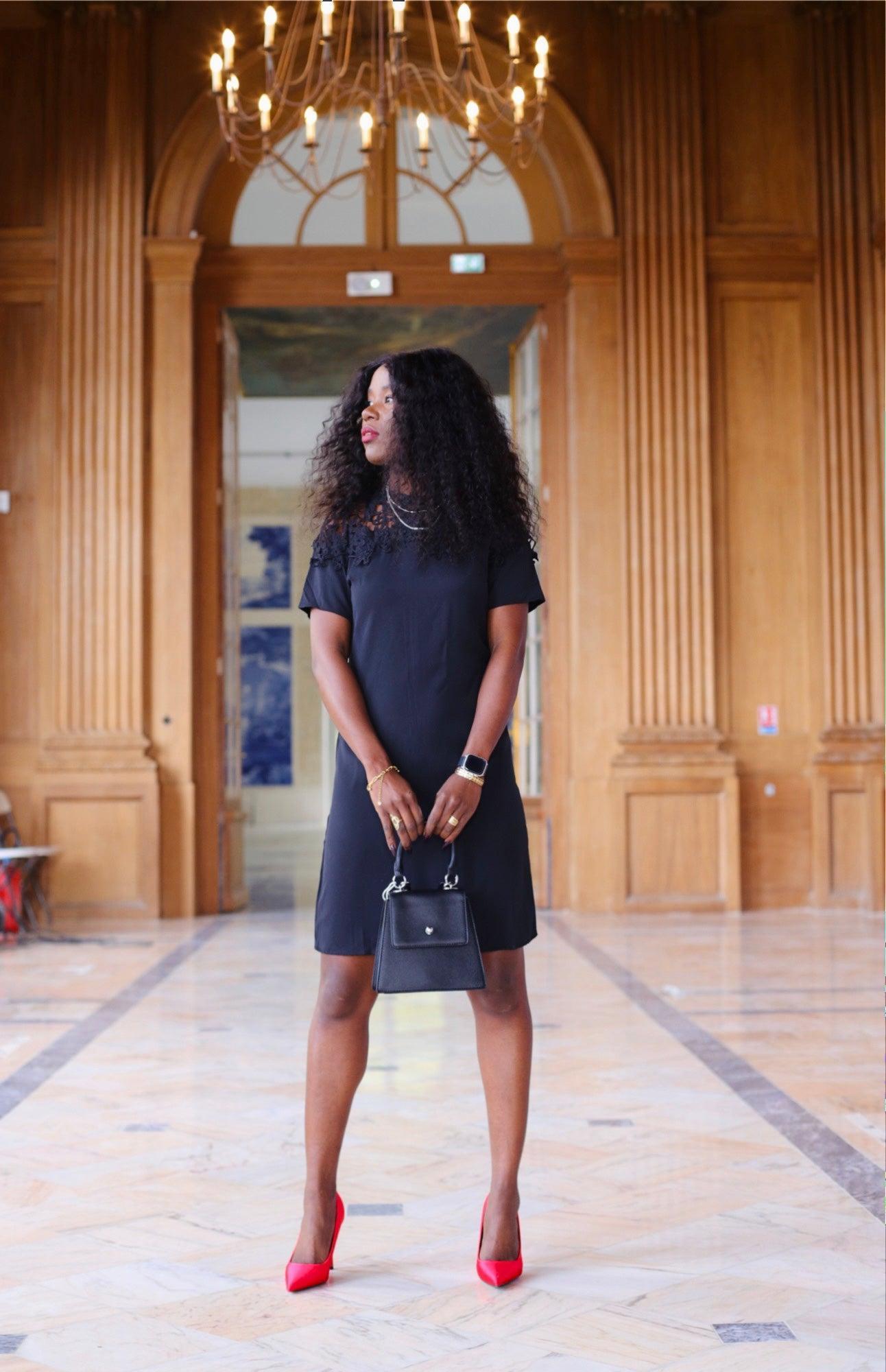 Petite robe noire détail dentelle - beautifulshop