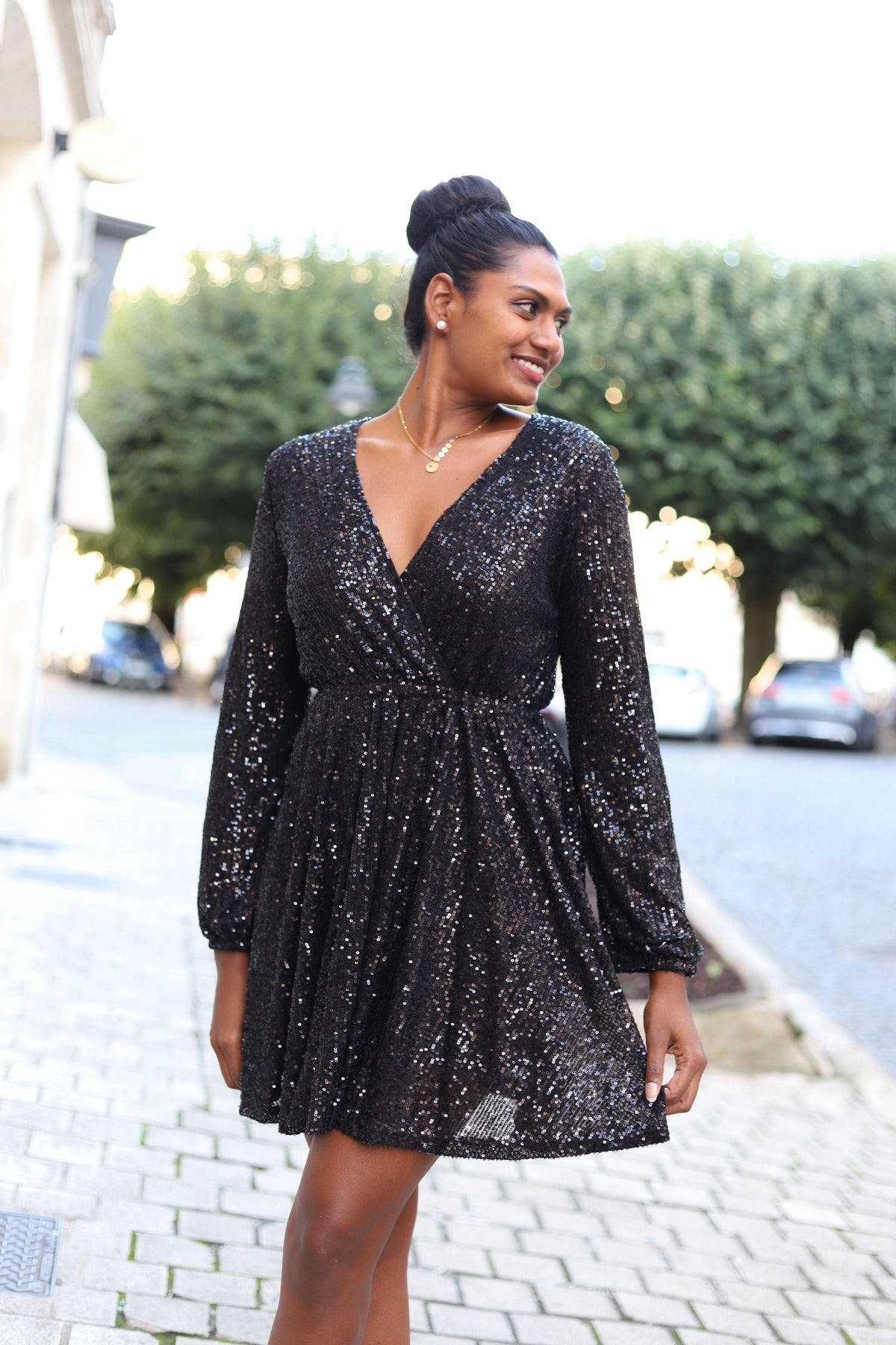 Petite Robe Noire Pailletée – Élégance Étincelante - beautifulshop