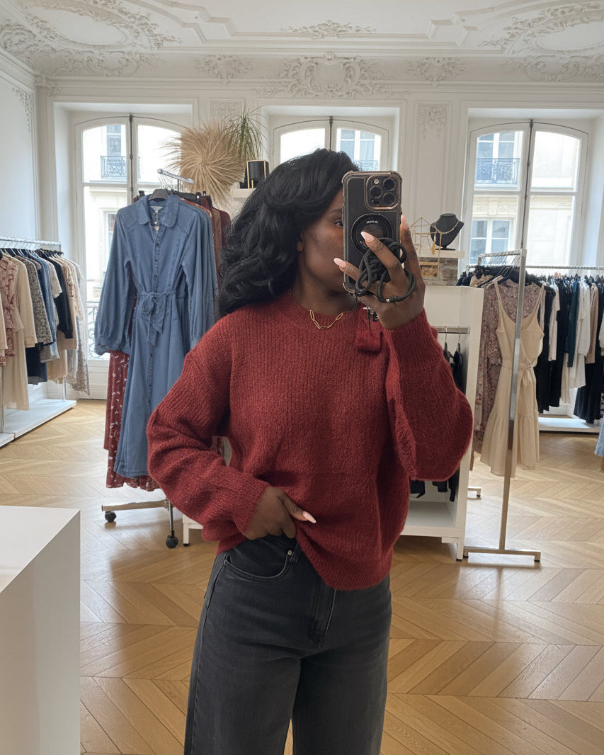 Pull bordeaux à épaule dénudée et nœud en dentelle – Beautiful Shop