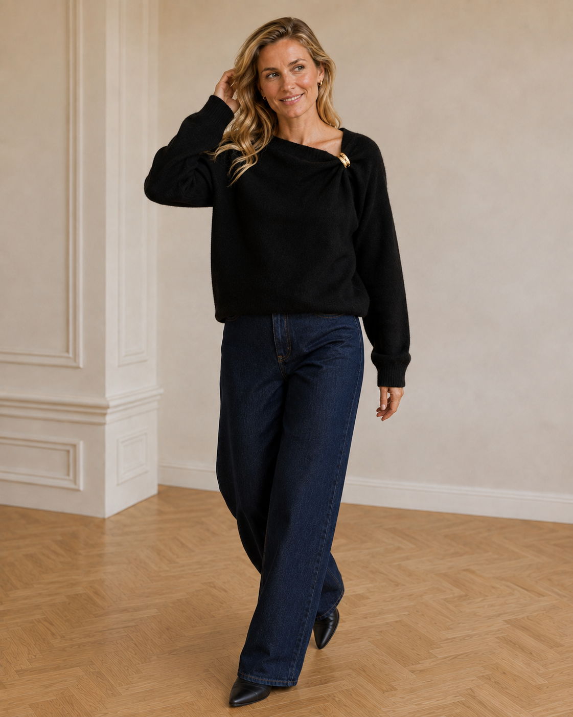 Pull Céleste noir à bijou doré – Beautiful Shop