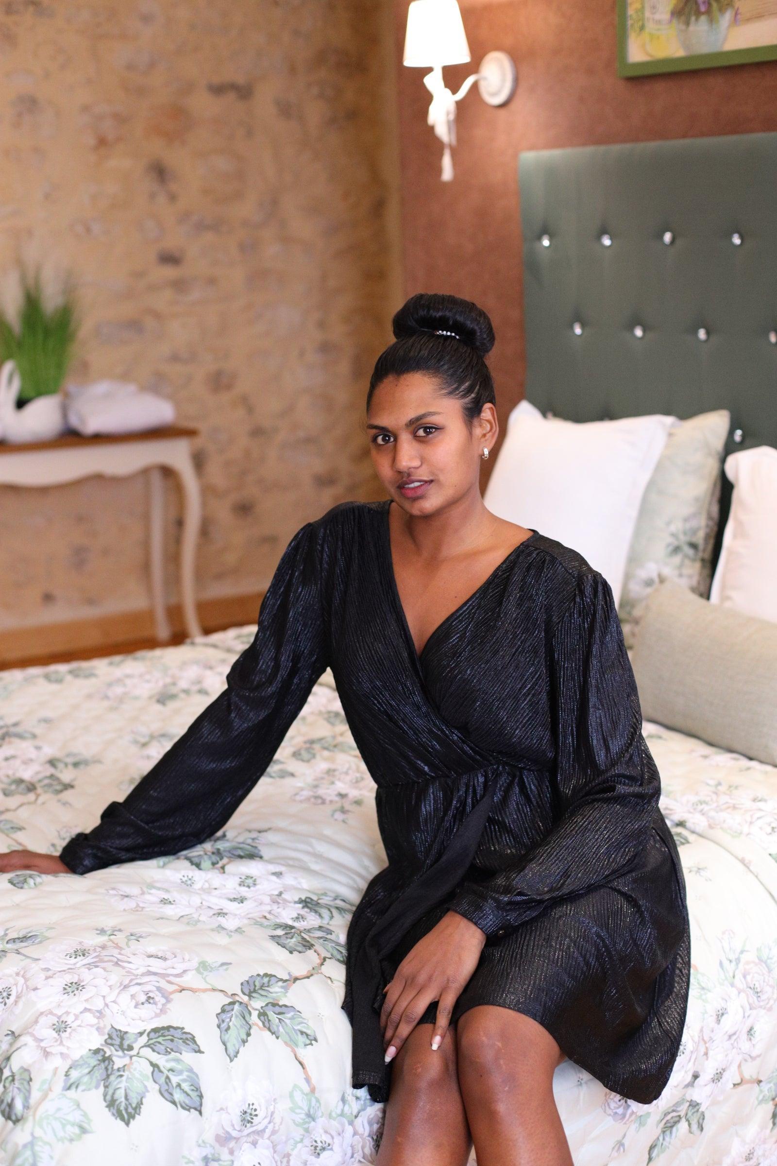 Robe Courte Noire à Manches Longues - beautifulshop