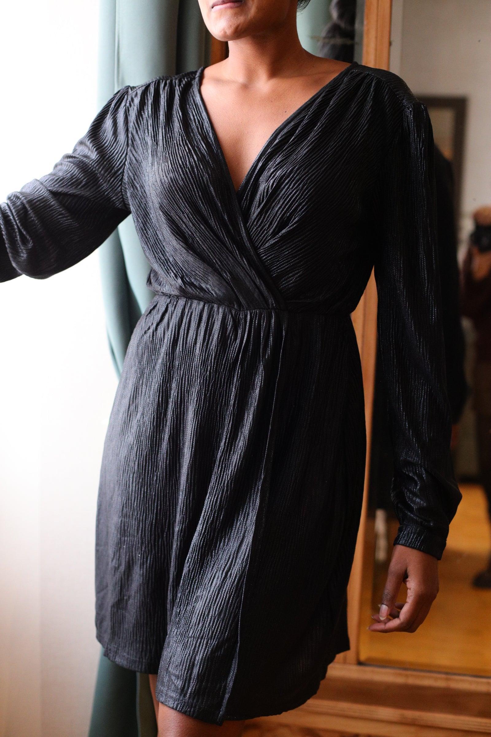 Robe Courte Noire à Manches Longues - beautifulshop