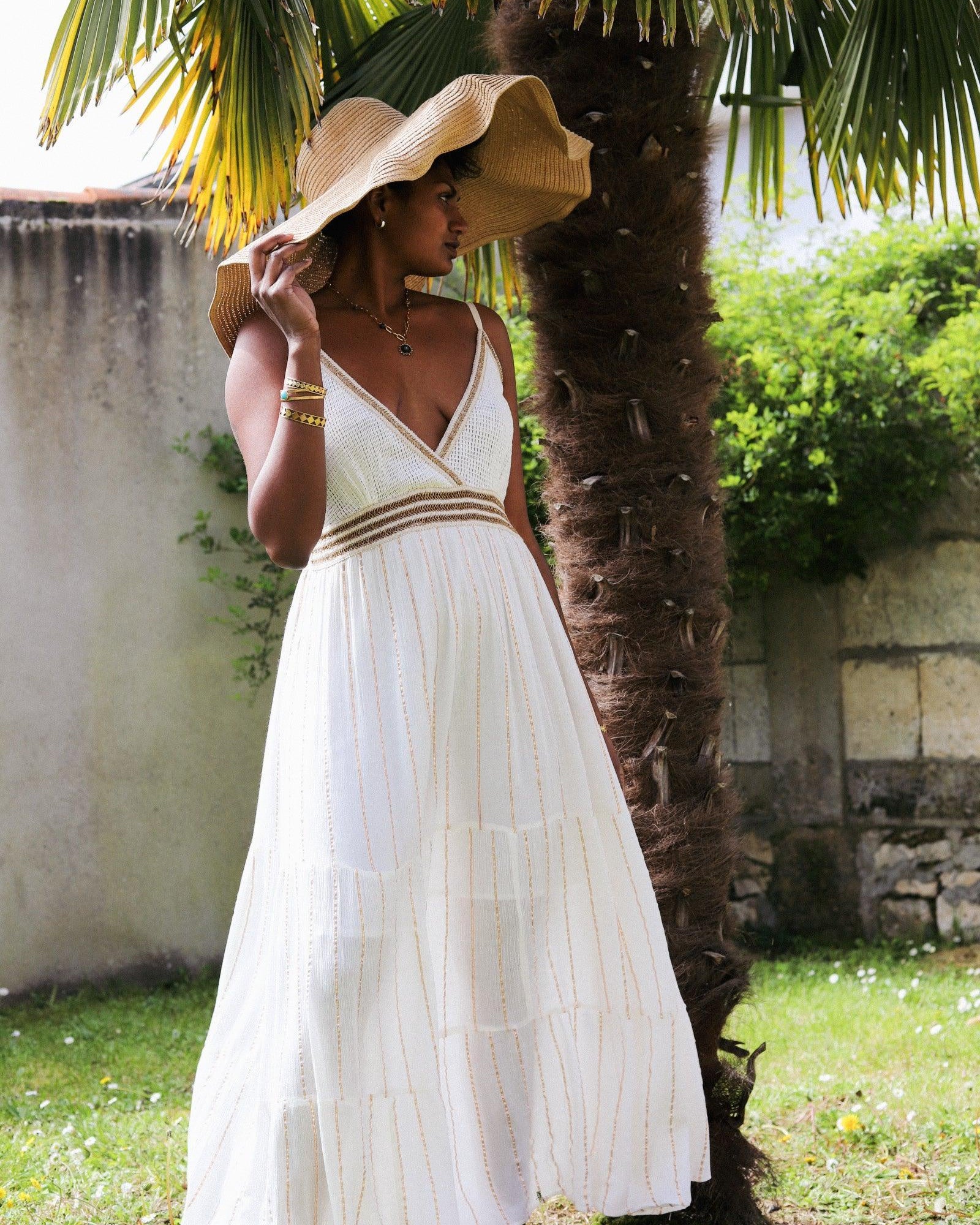 Robe Longue Beige à Bretelles Fines et Broderie - beautifulshop