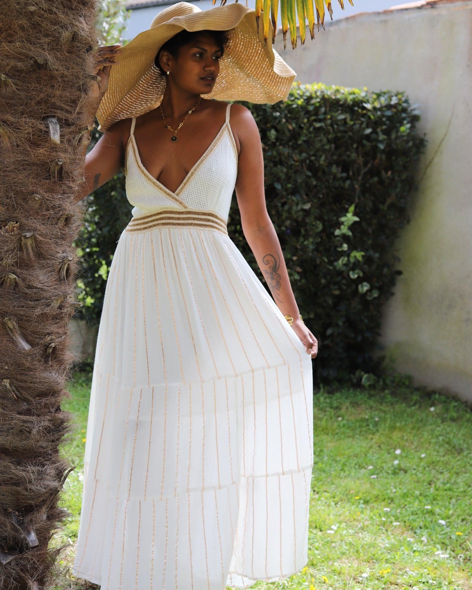 Robe Longue Beige à Bretelles Fines et Broderie - beautifulshop