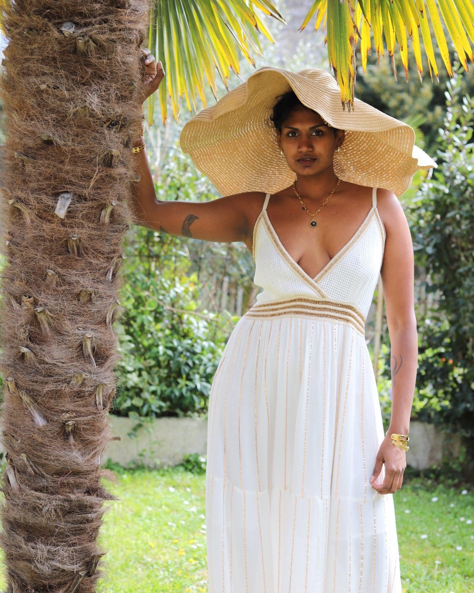 Robe Longue Beige à Bretelles Fines et Broderie - beautifulshop