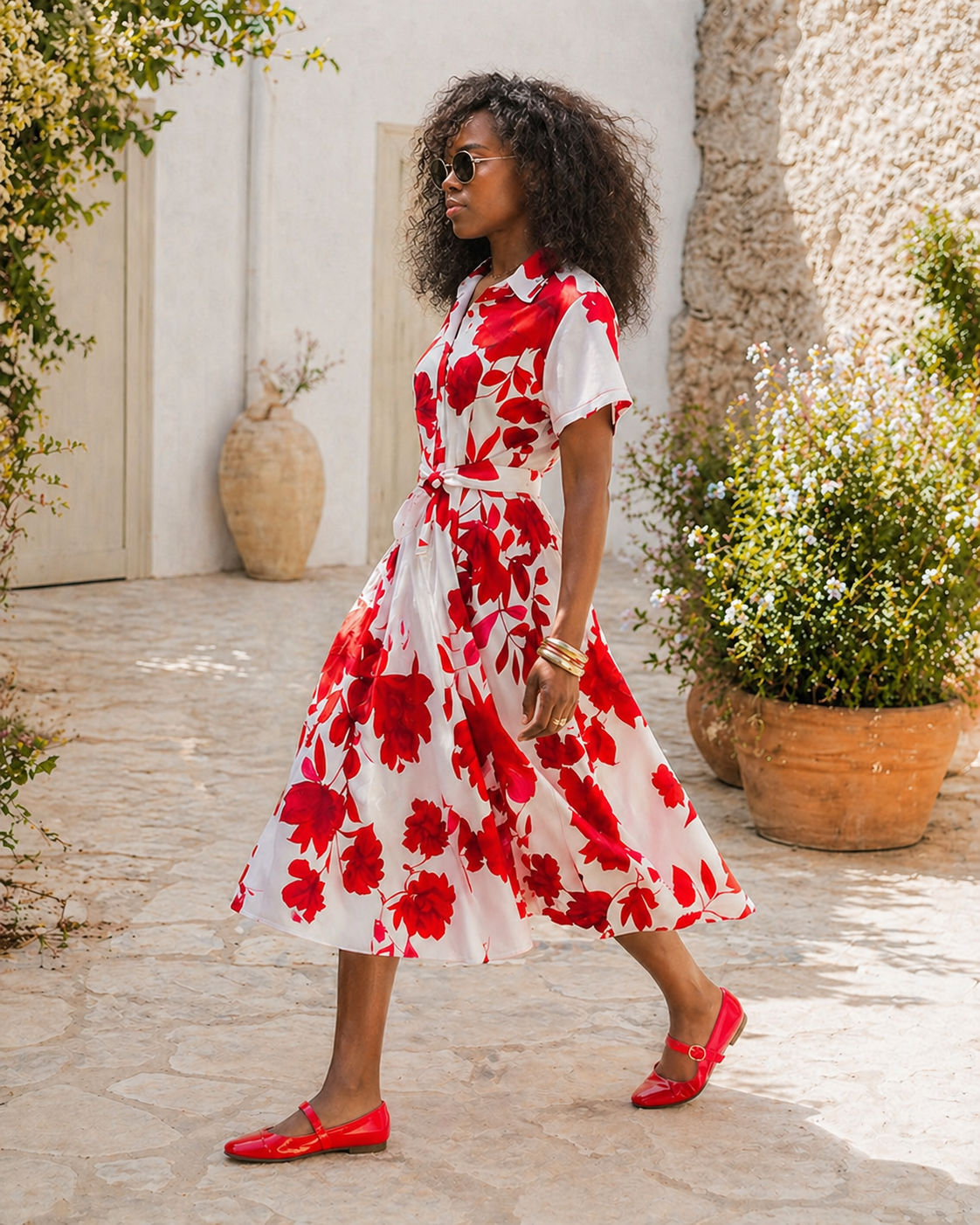 robe chemise mi-longue blanche à fleurs rouges avec ceinture amovible
