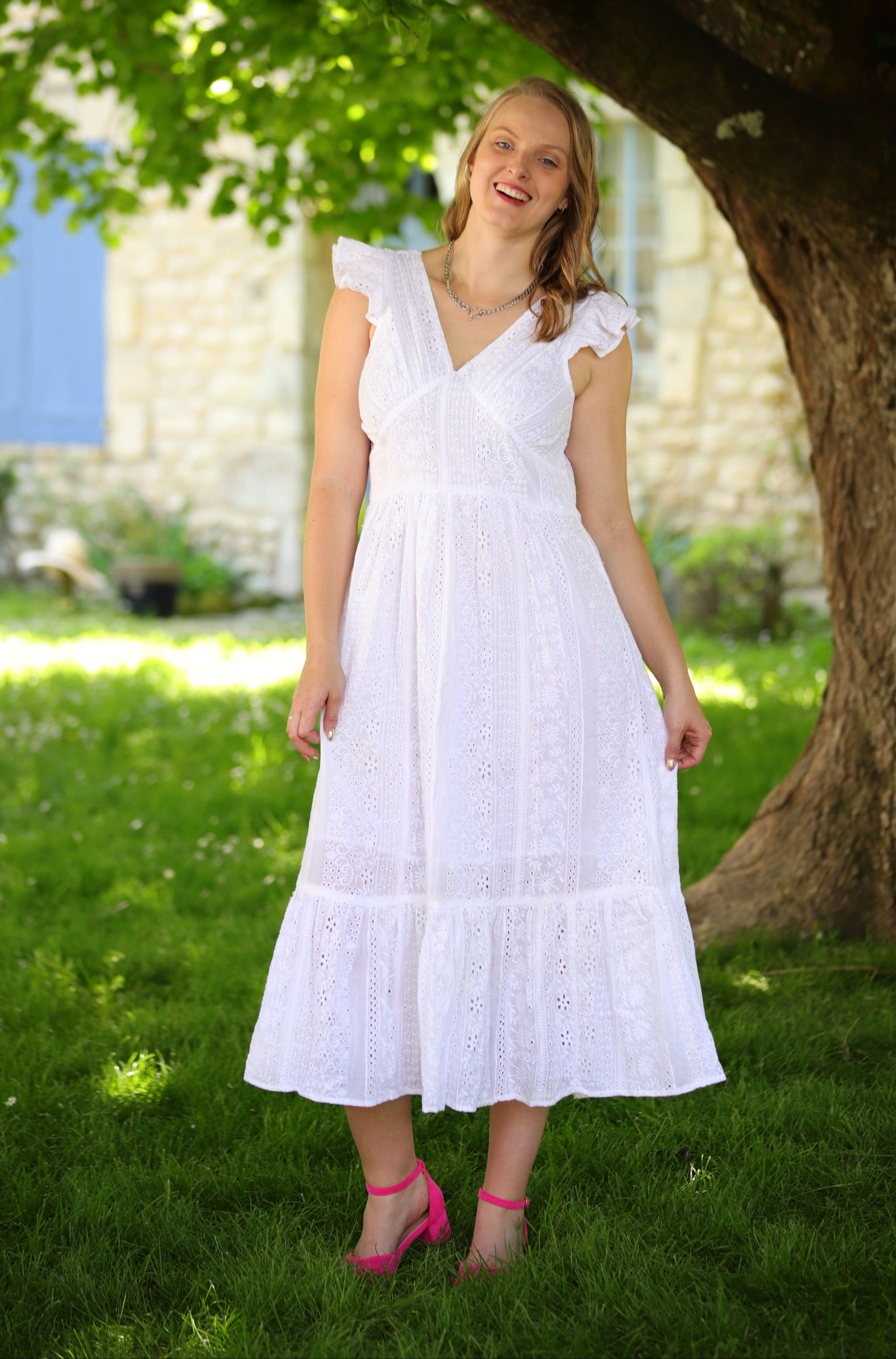 Robe longue blanche brodée – Élégance et fraîcheur estivale - beautifulshop