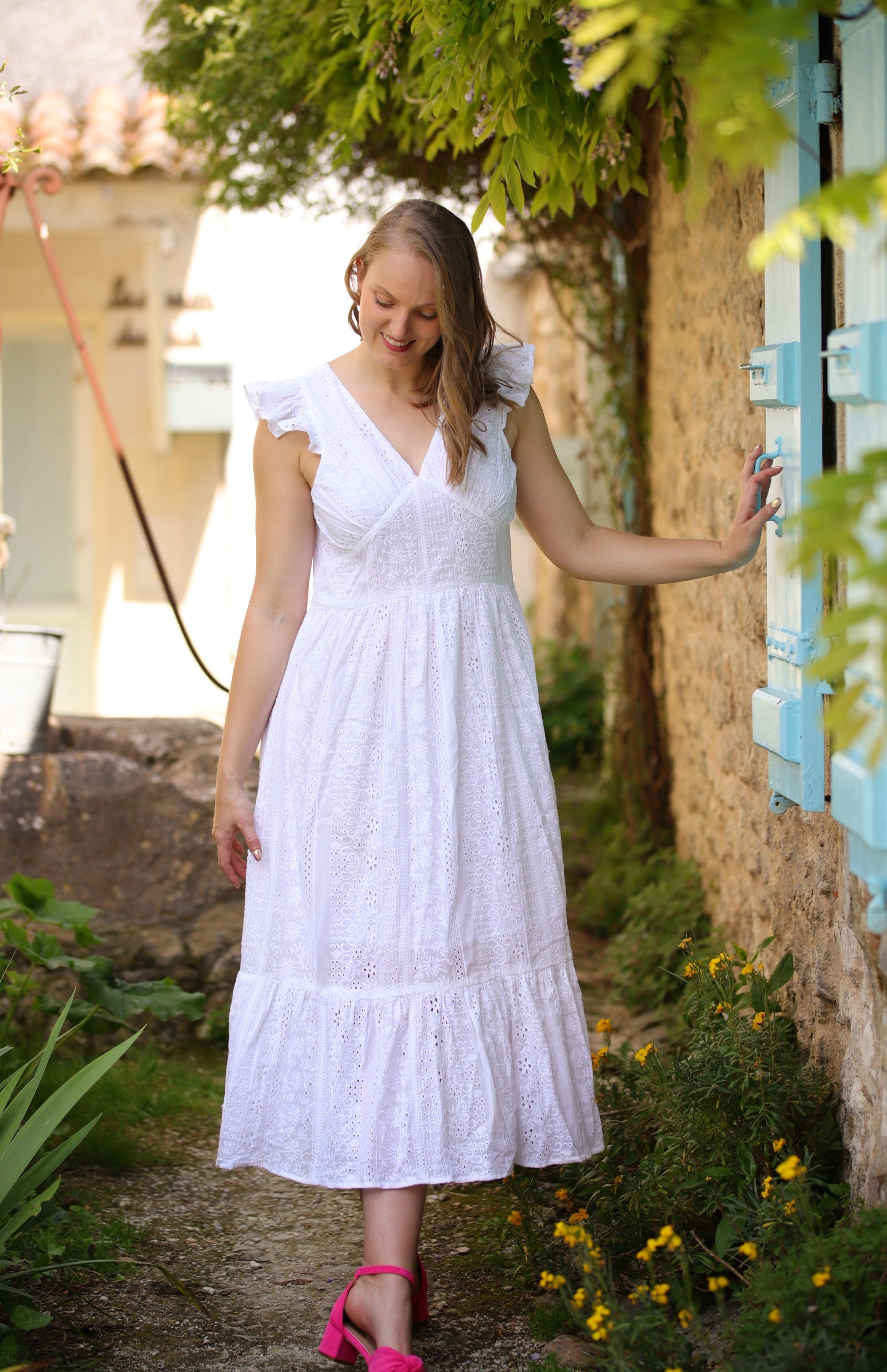 Robe longue blanche brodée – Élégance et fraîcheur estivale - beautifulshop