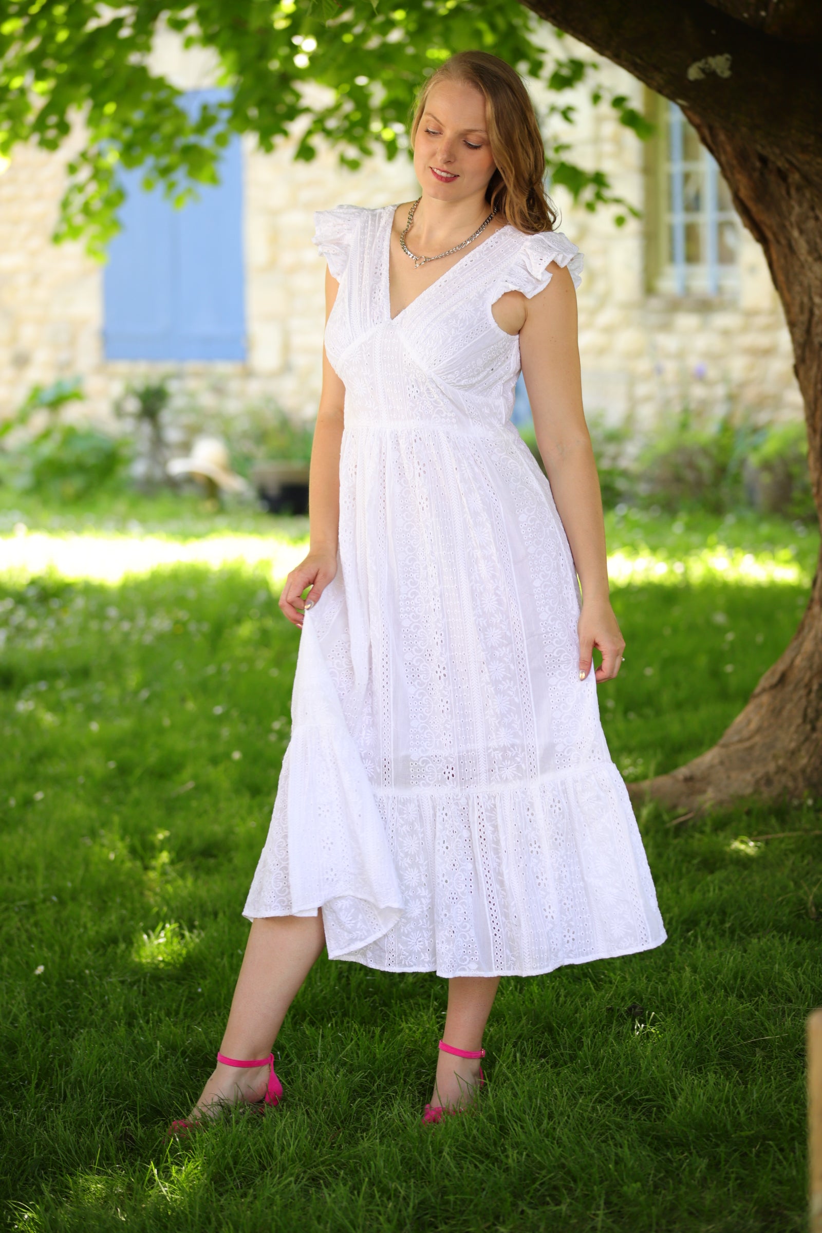 Robe longue blanche brodée – Élégance et fraîcheur estivale - beautifulshop