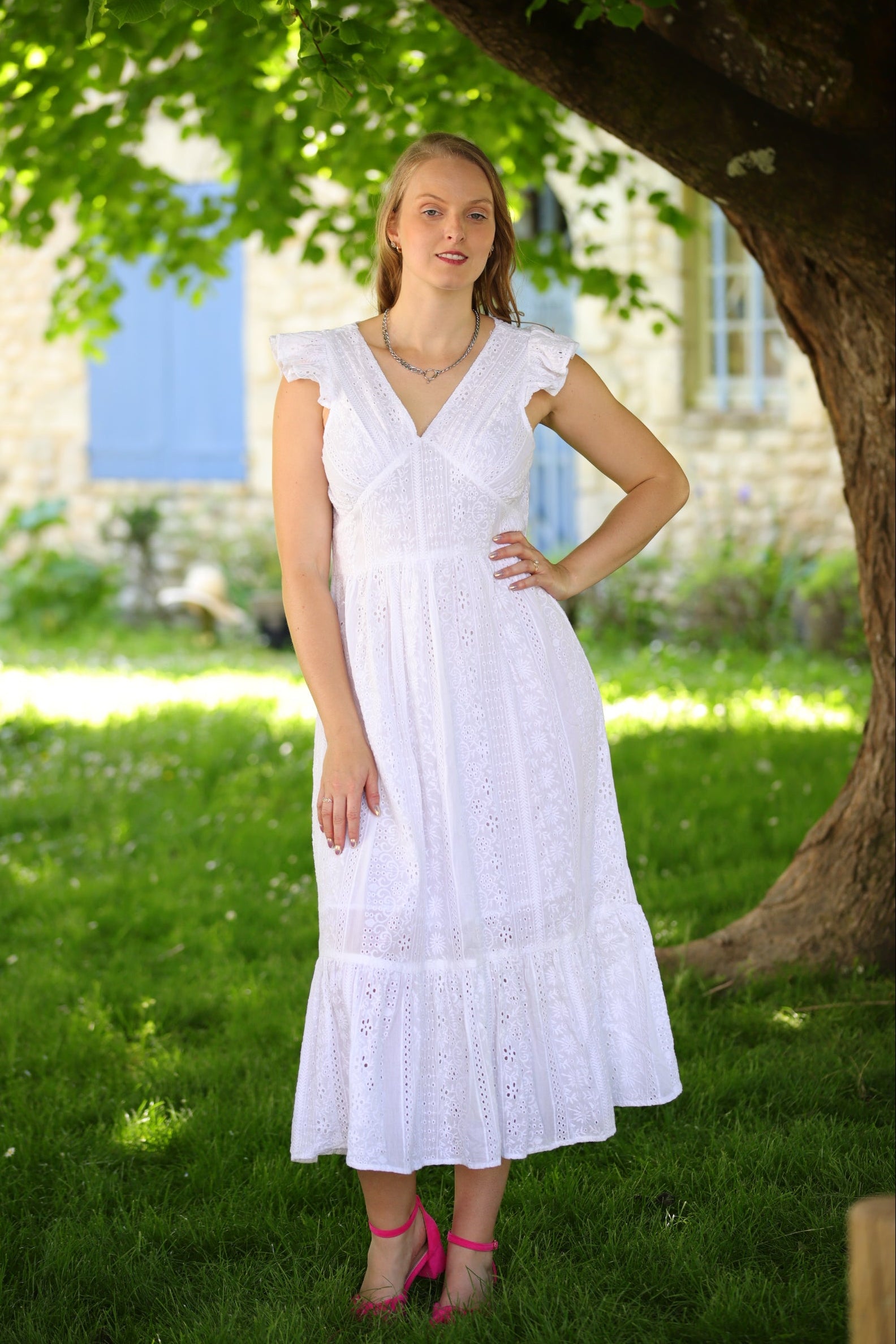 Robe longue blanche brodée – Élégance et fraîcheur estivale - beautifulshop