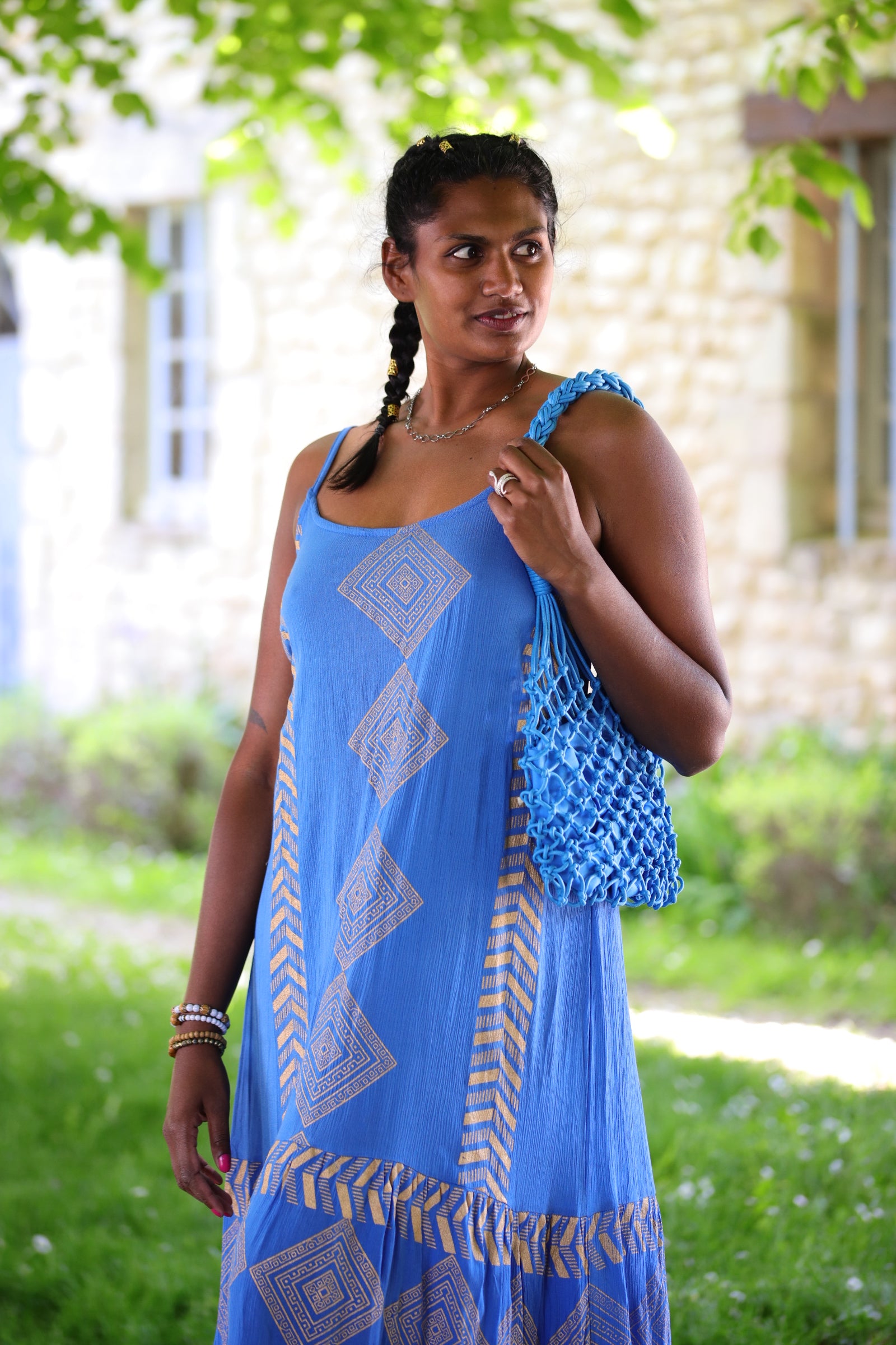 Robe longue bleue à motifs géométriques – Fluidité et style estival - beautifulshop