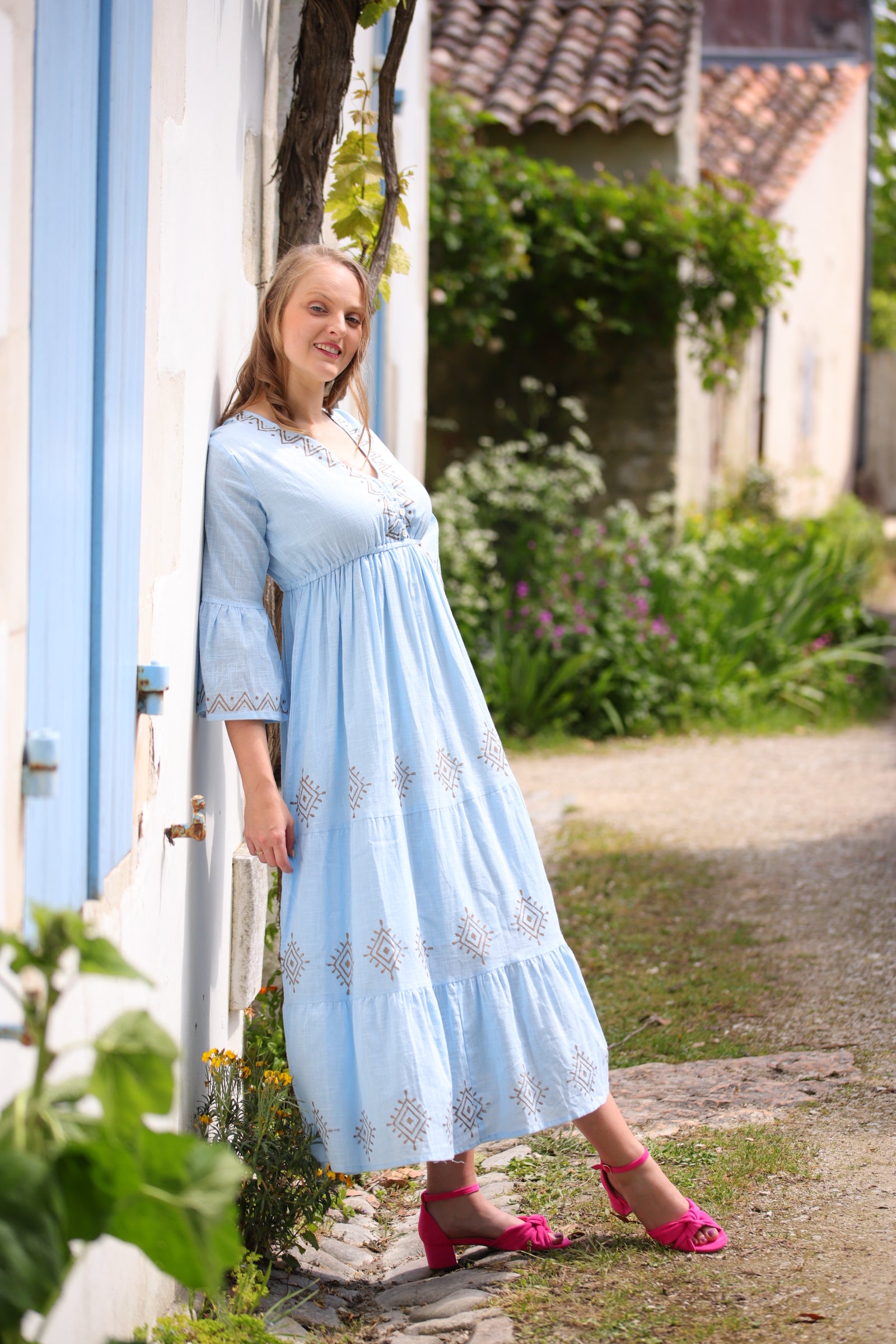 Robe longue bleu ciel brodée – Élégance bohème et confort estival - beautifulshop
