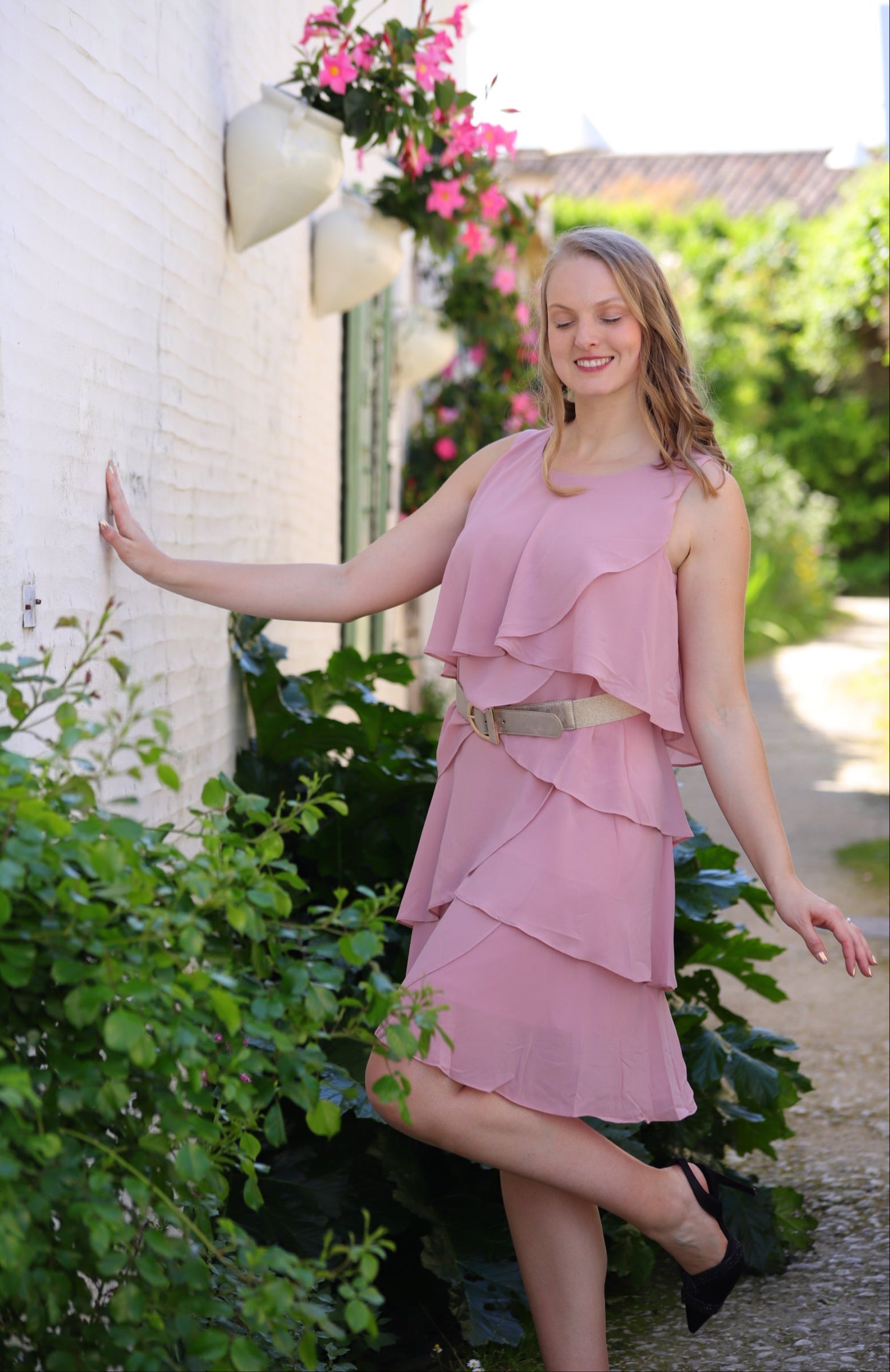 Robe courte rose à volants – Élégance douce et féminine pour vos événements - beautifulshop