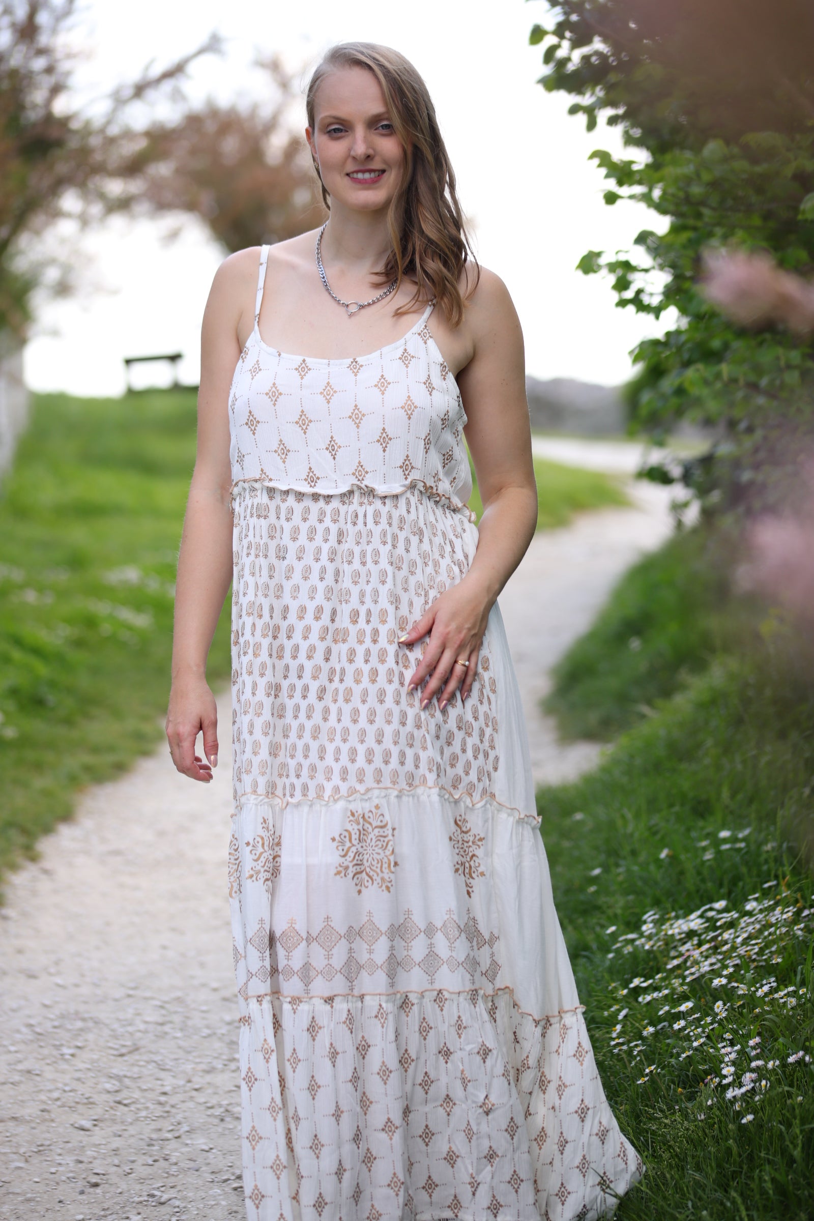 Robe longue à bretelles fines – L’élégance bohème au naturel - beautifulshop