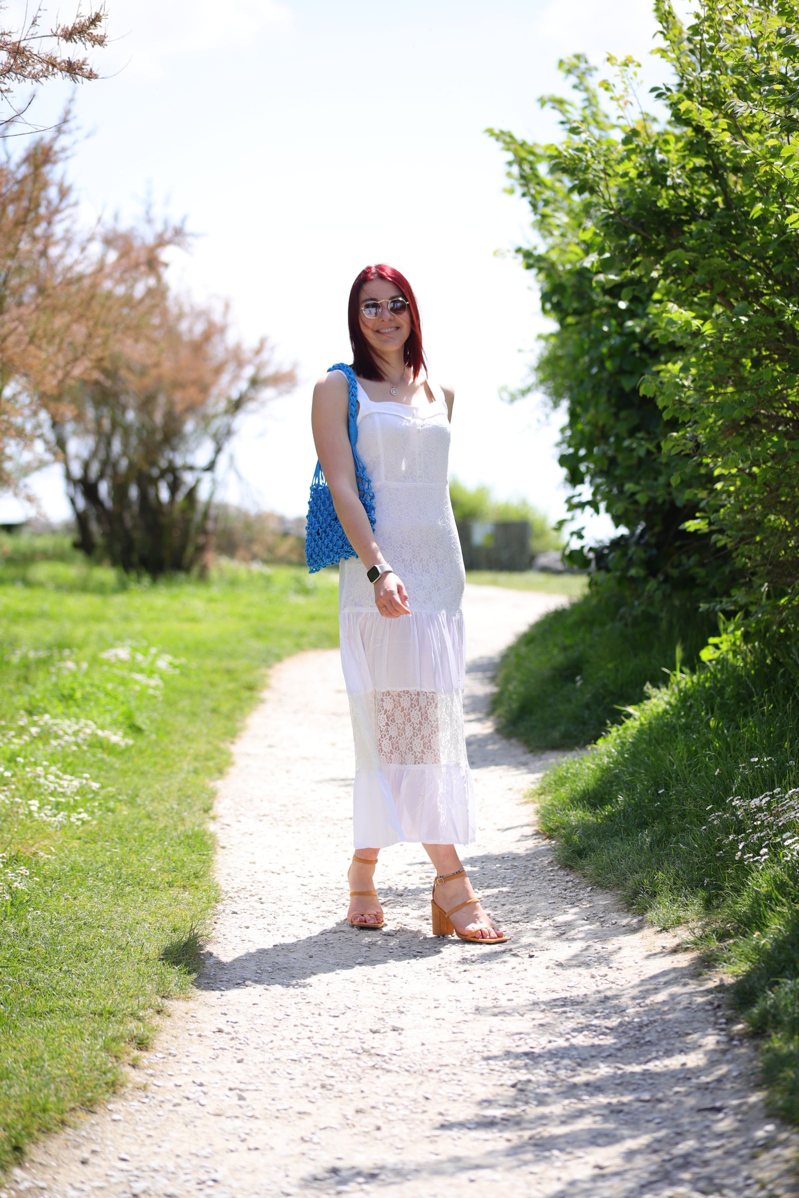 Robe longue blanche à détails brodés – Élégance naturelle et féminine - beautifulshop