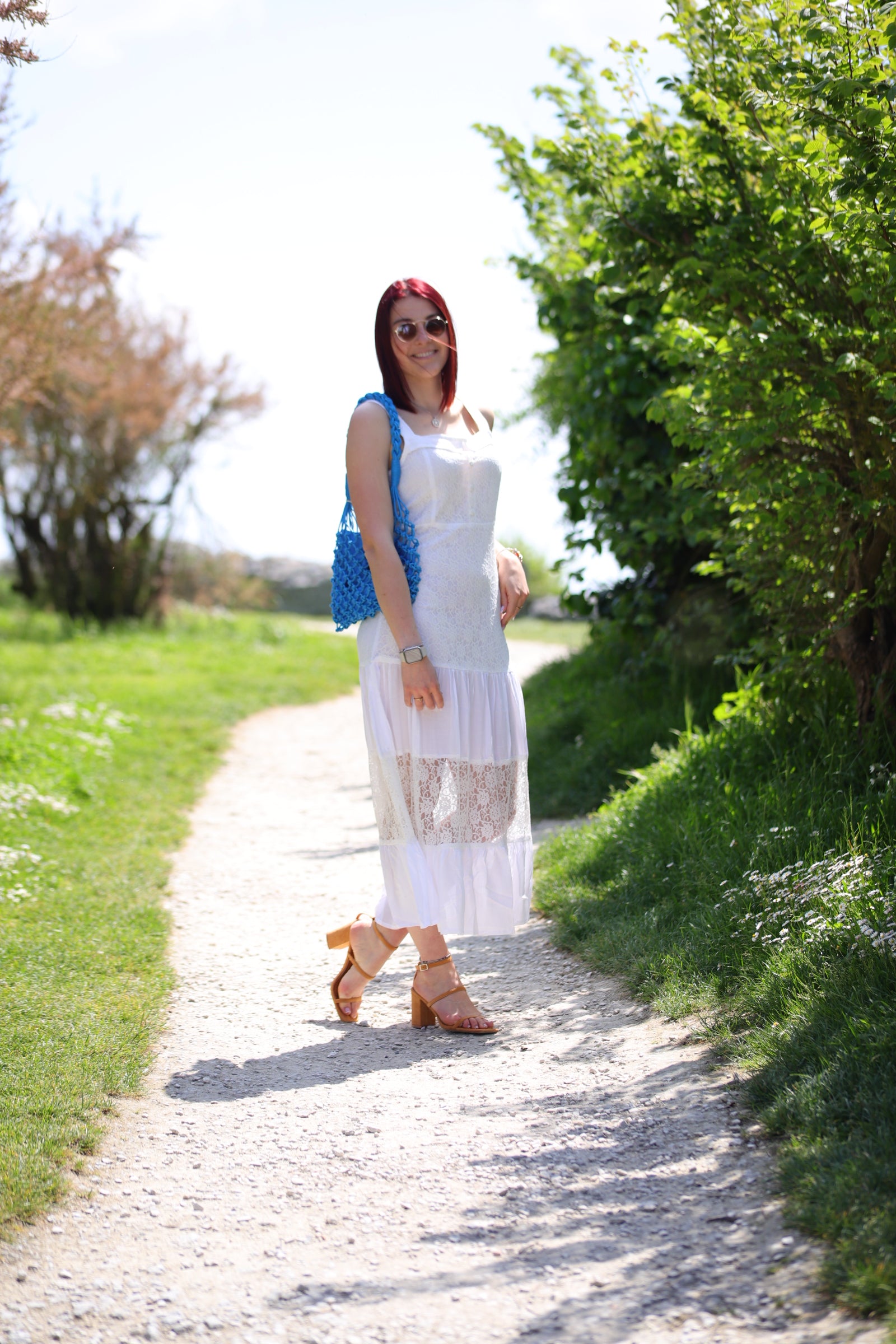 Robe longue blanche à détails brodés – Élégance naturelle et féminine - beautifulshop