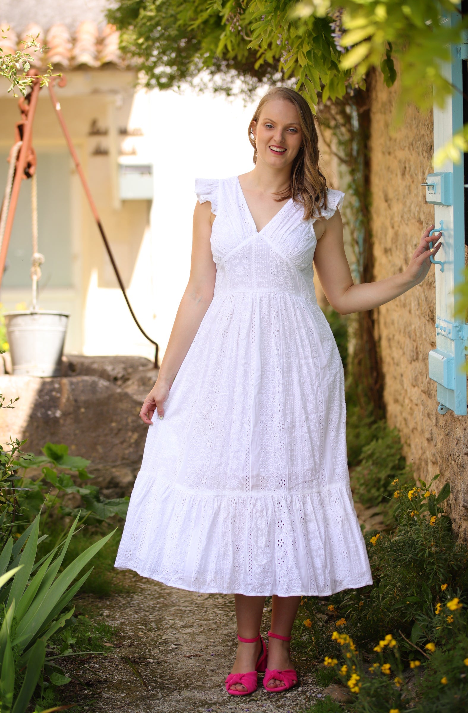 Robe longue blanche brodée – Élégance et fraîcheur estivale - beautifulshop