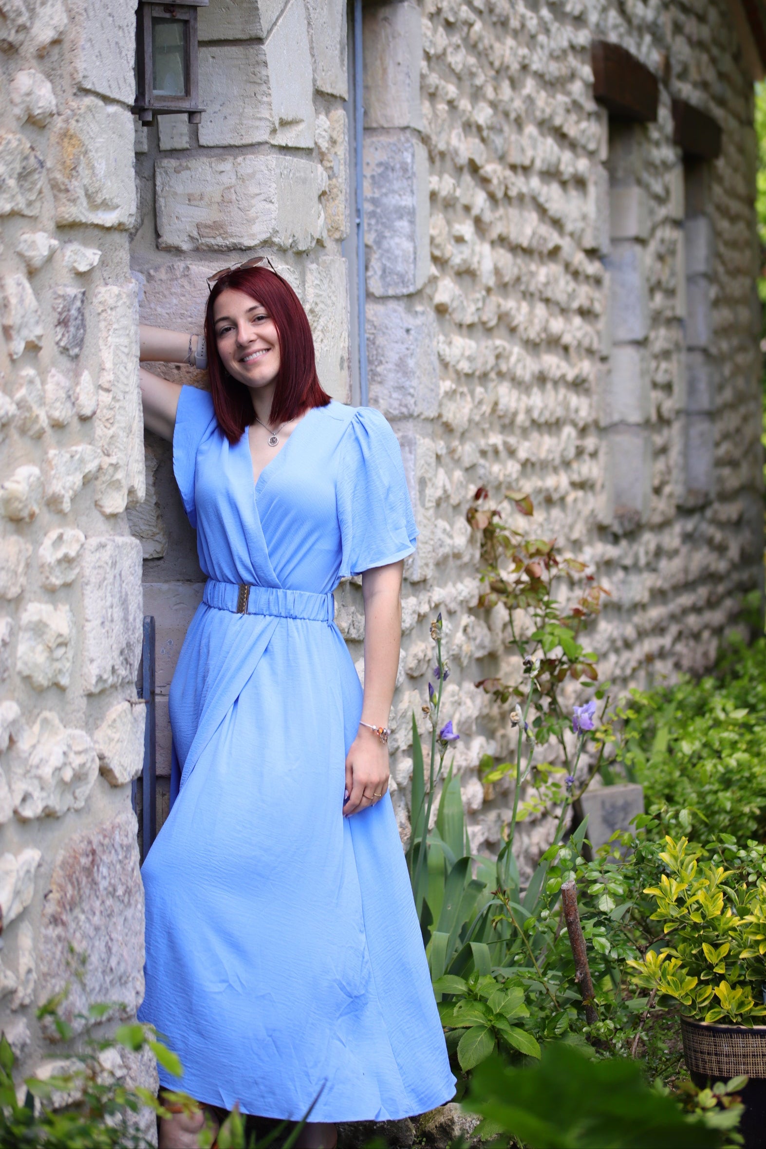 Robe Longue Bleu Uni – Élégance estivale à la ceinture dorée - beautifulshop