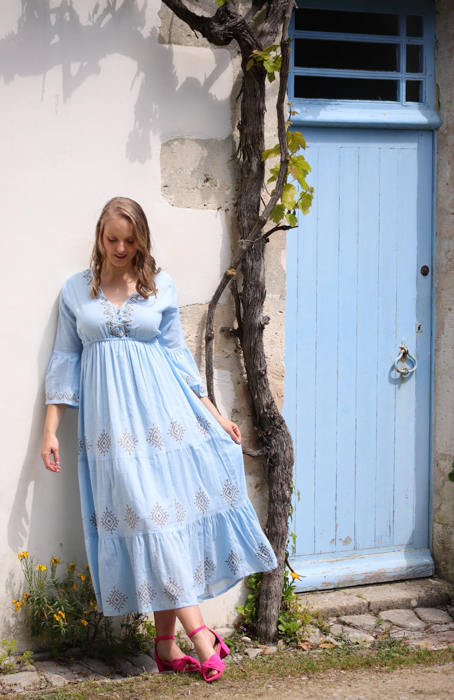 Robe longue bleu ciel brodée – Élégance bohème et confort estival - beautifulshop