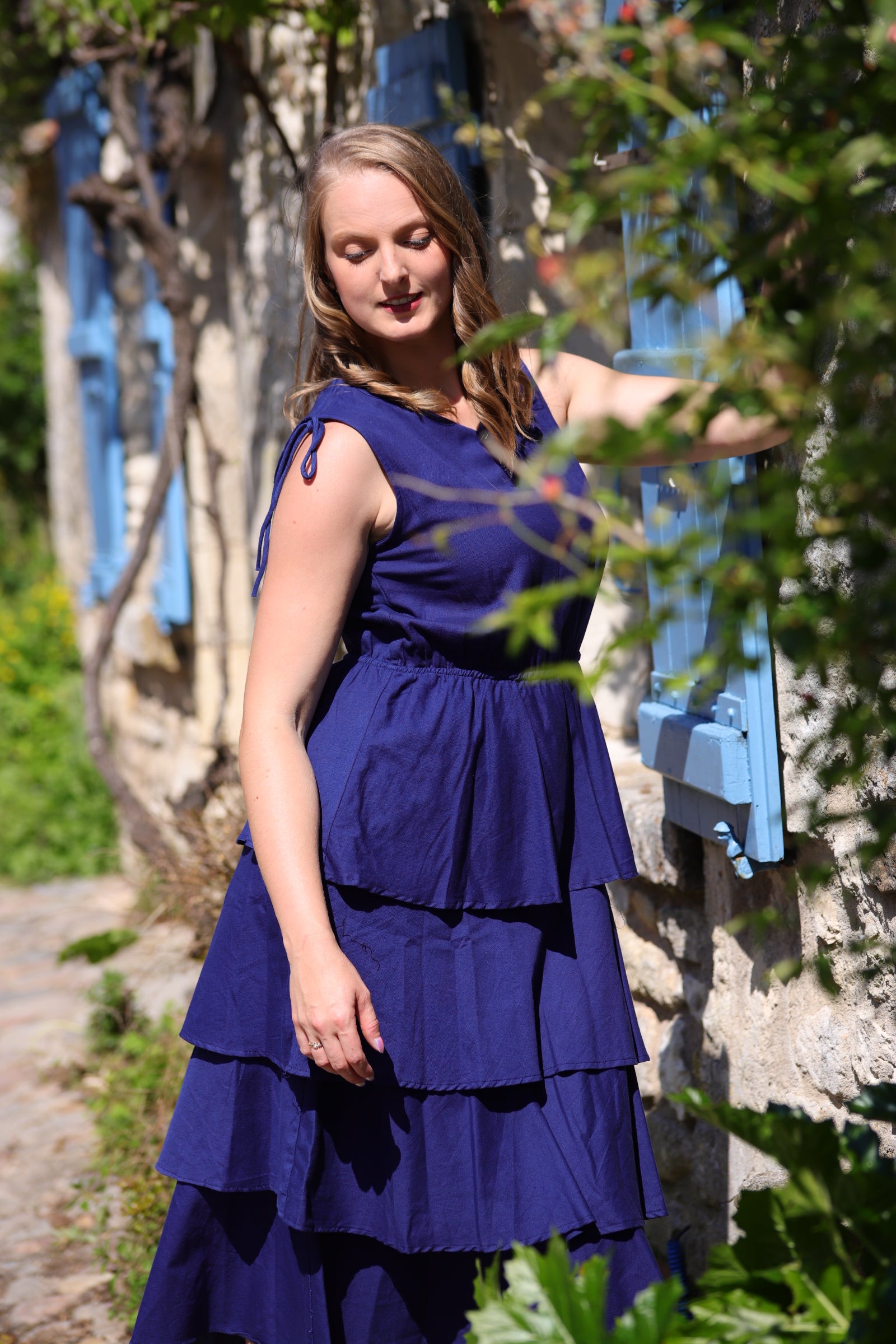Robe longue bleu marine à volants – Élégance fluide & féminité estivale - beautifulshop