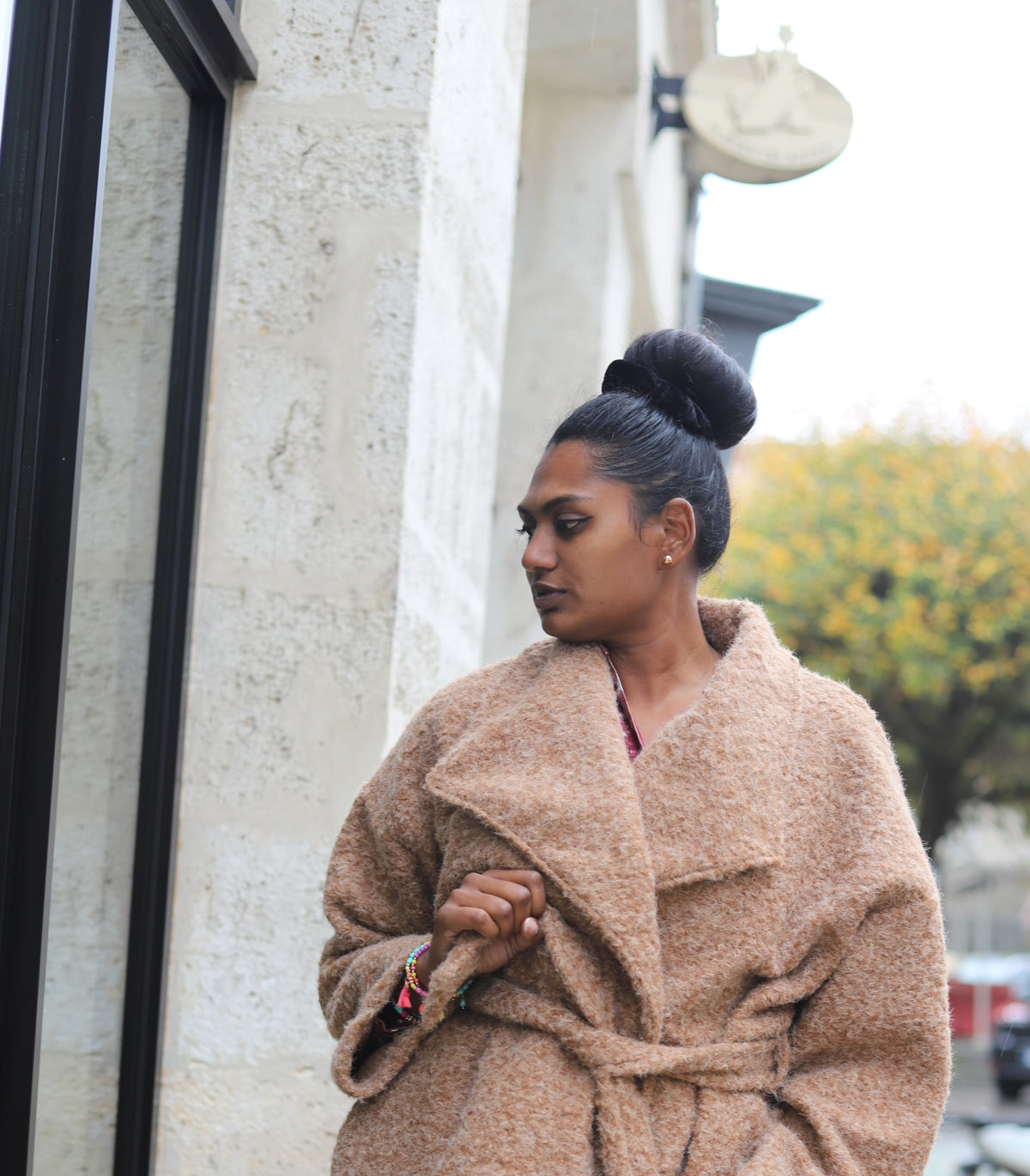 Veste camel ceinturée en tissu bouclé – Beautiful Shop