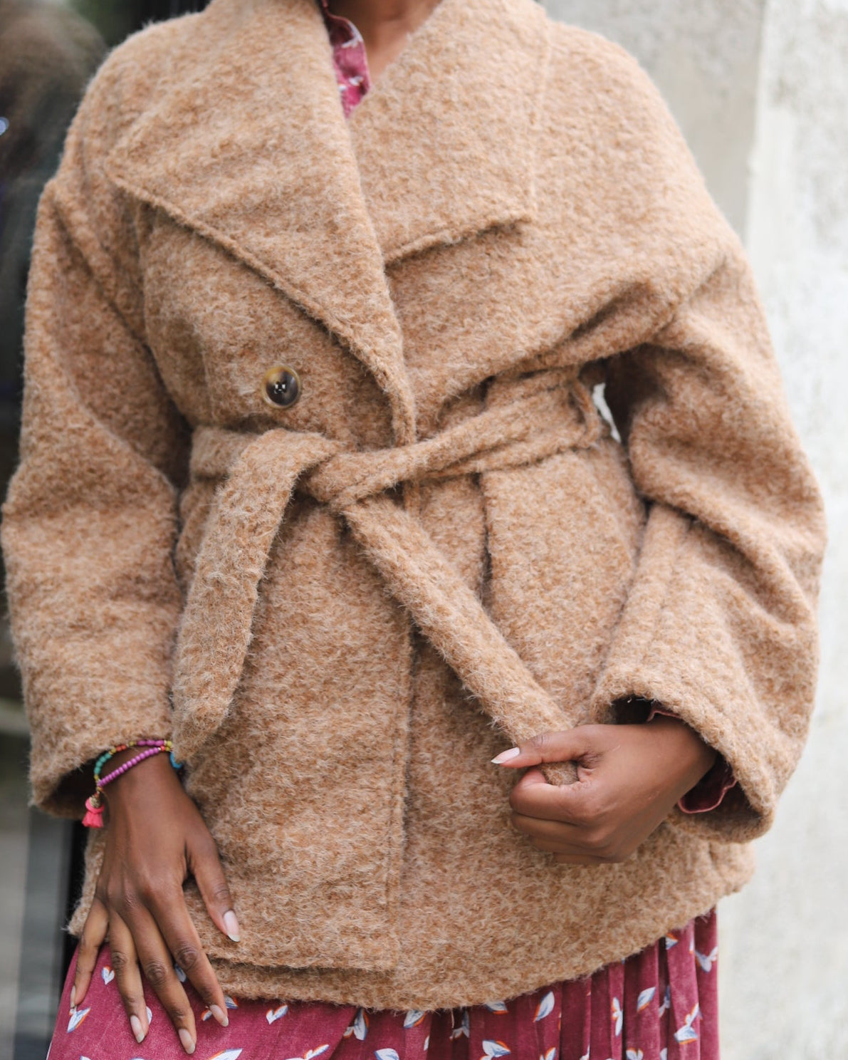 Veste camel ceinturée en tissu bouclé – Beautiful Shop