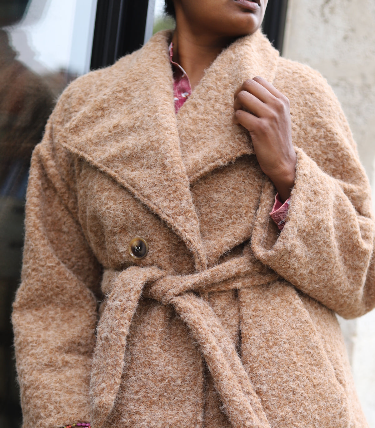 Veste camel ceinturée en tissu bouclé – Beautiful Shop