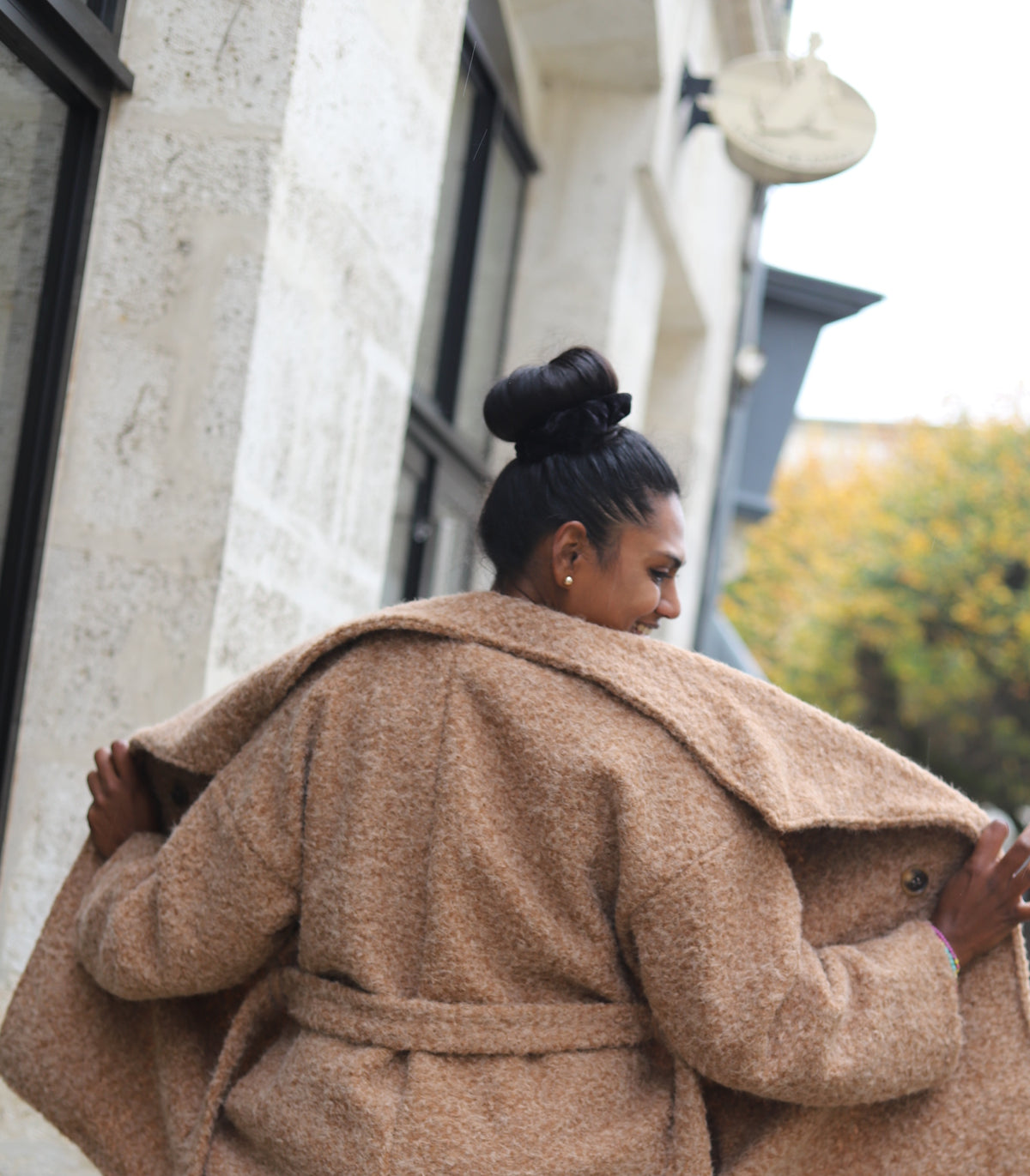 Veste camel ceinturée en tissu bouclé – Beautiful Shop