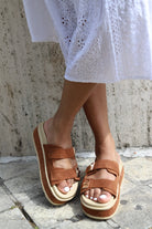 Sandales compensées camel à double bride-beautifulshop