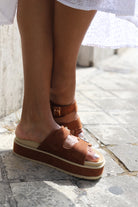 Sandales compensées camel à double bride-beautifulshop