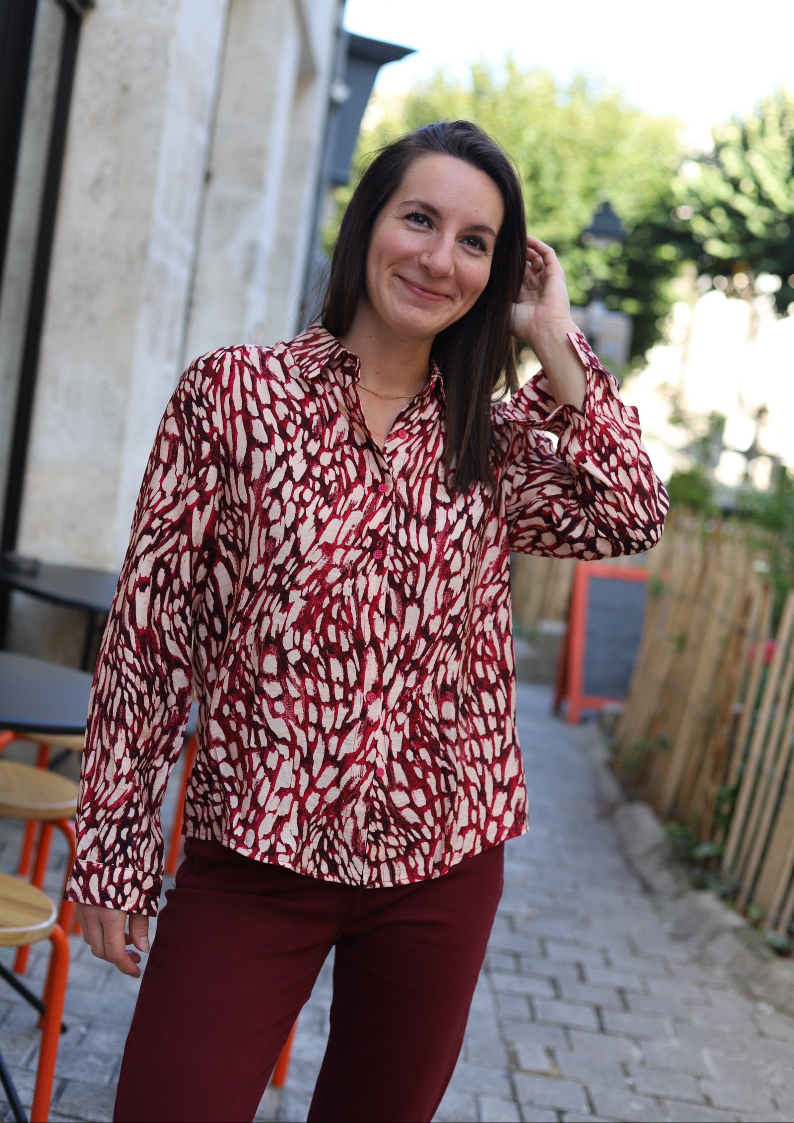 Chemise Imprimée Graphique Rouge & Crème – Manches longues – Tissu fluide | Made in Italy