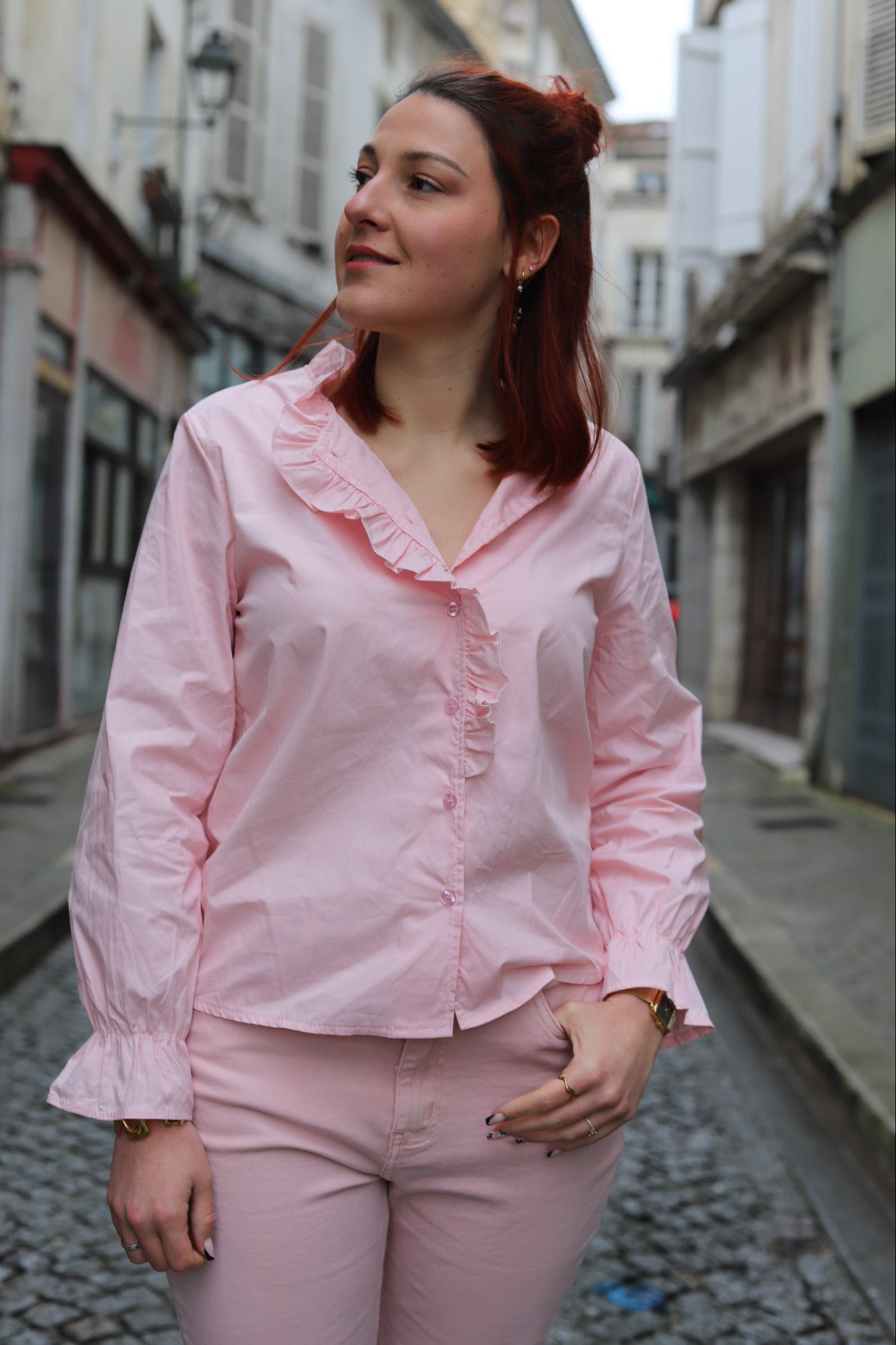 Chemisier Rose à Volants Plissés – Féminité Douce et Élégance Italienne