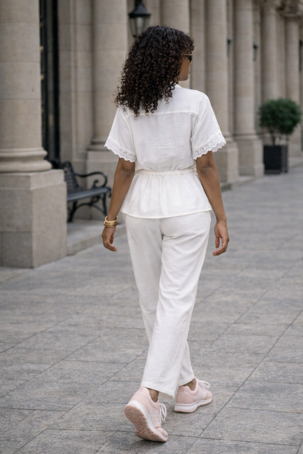     Ensemble blanc femme chemisier fluide et pantalon