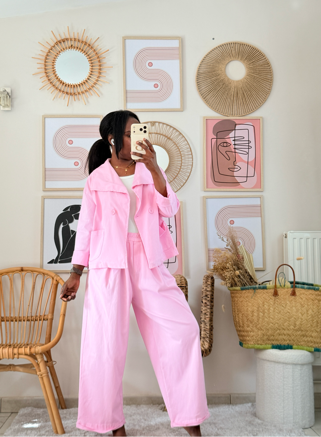 Ensemble rose veste courte et pantalon ample