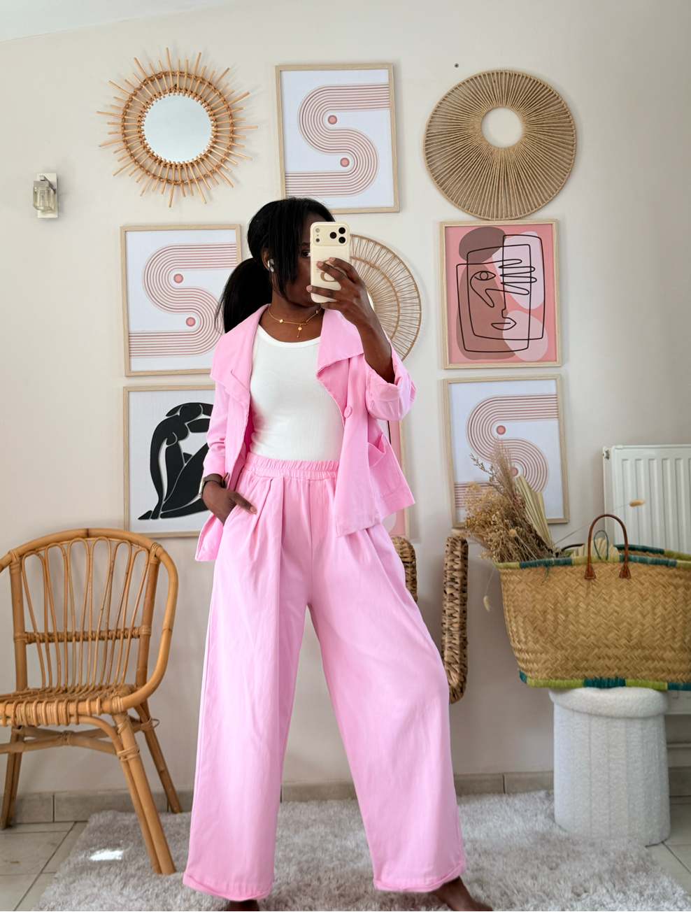 Ensemble rose veste courte et pantalon ample