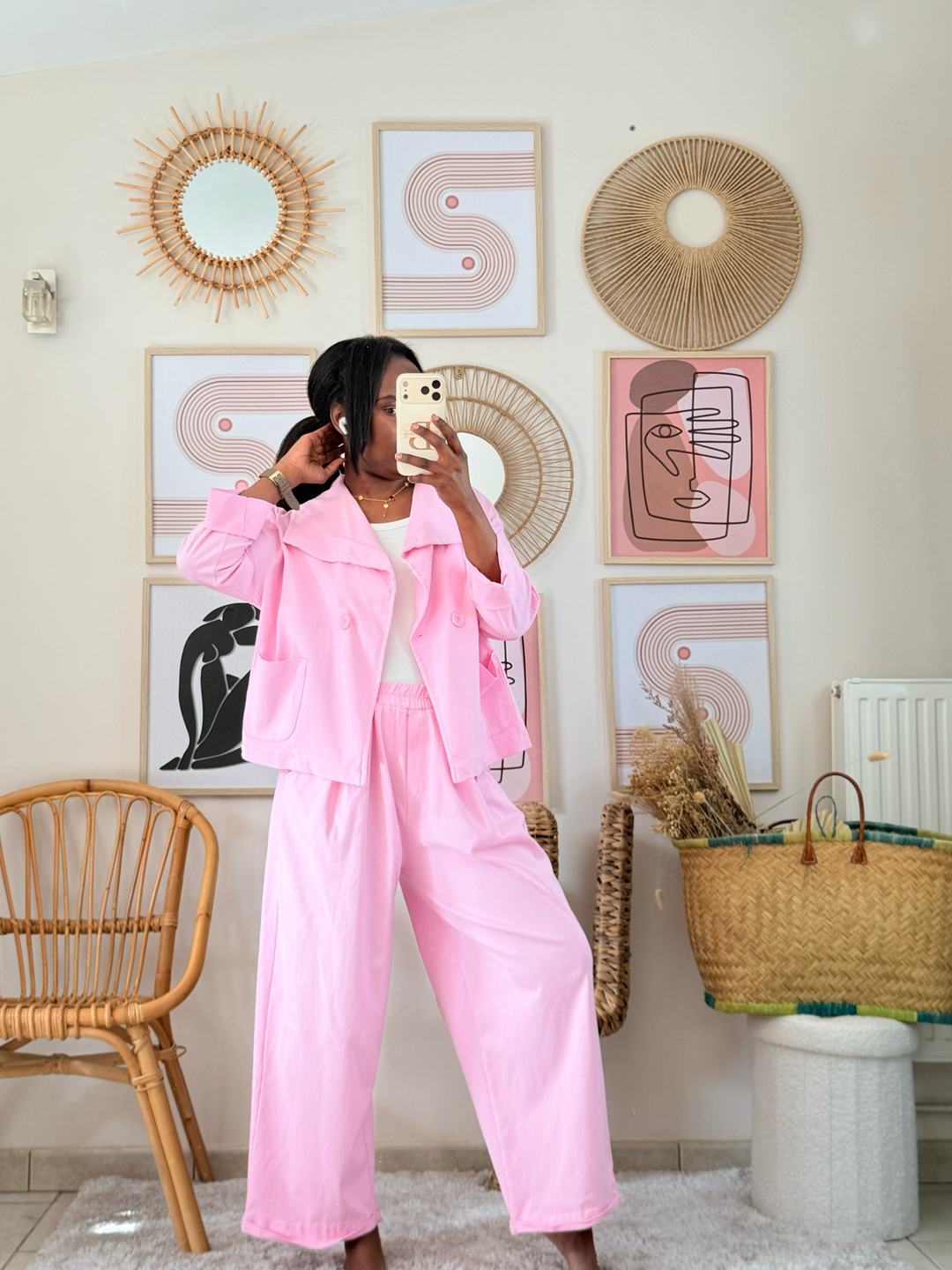 Ensemble rose veste courte et pantalon ample