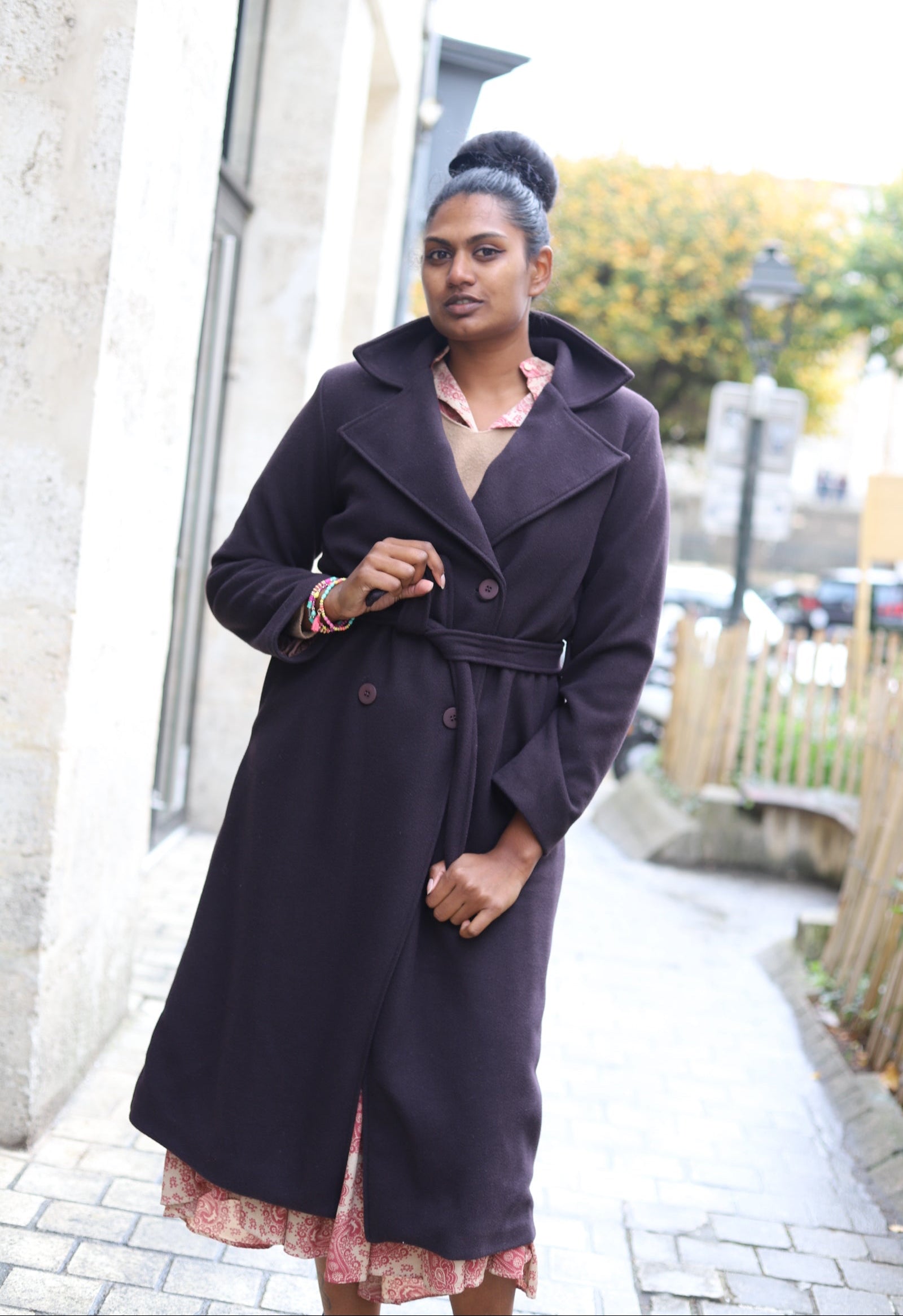 Manteau long ceinturé femme chocolat – Élégant & tendance | Beautiful Shop