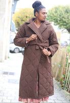 Manteau matelassé femme chocolat – Long, ceinturé & tendance | Beautiful Shop