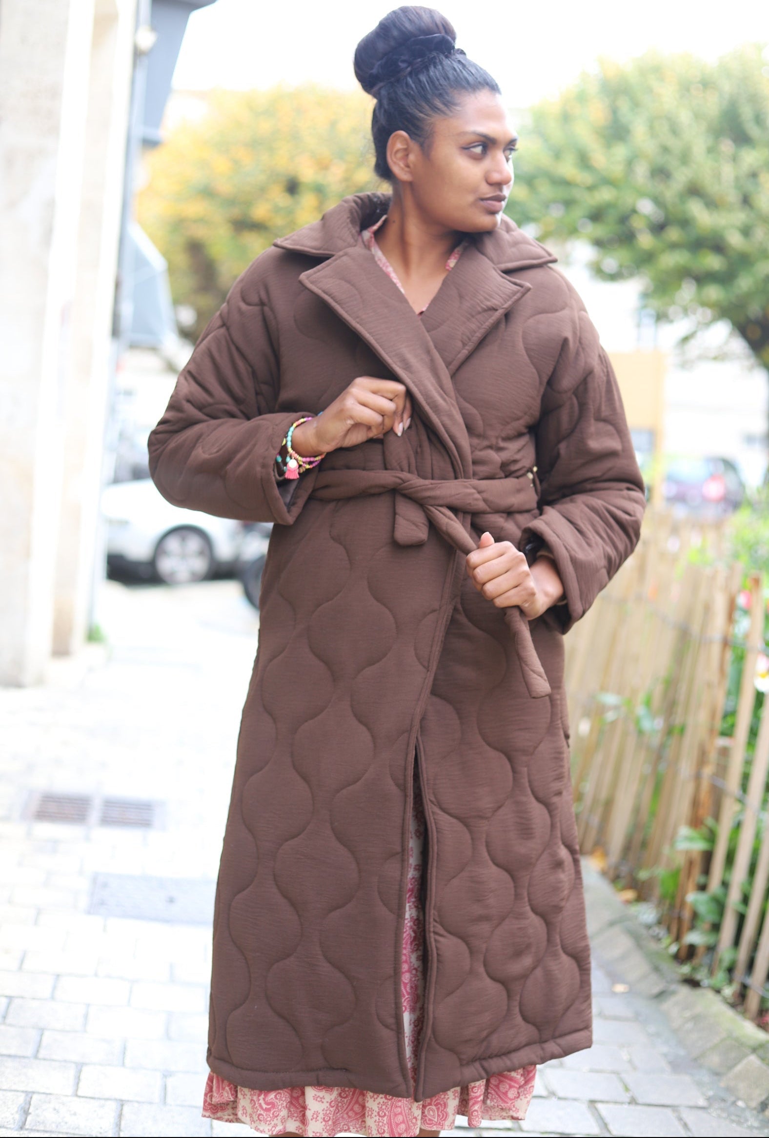 Manteau matelassé femme chocolat – Long, ceinturé & tendance | Beautiful Shop