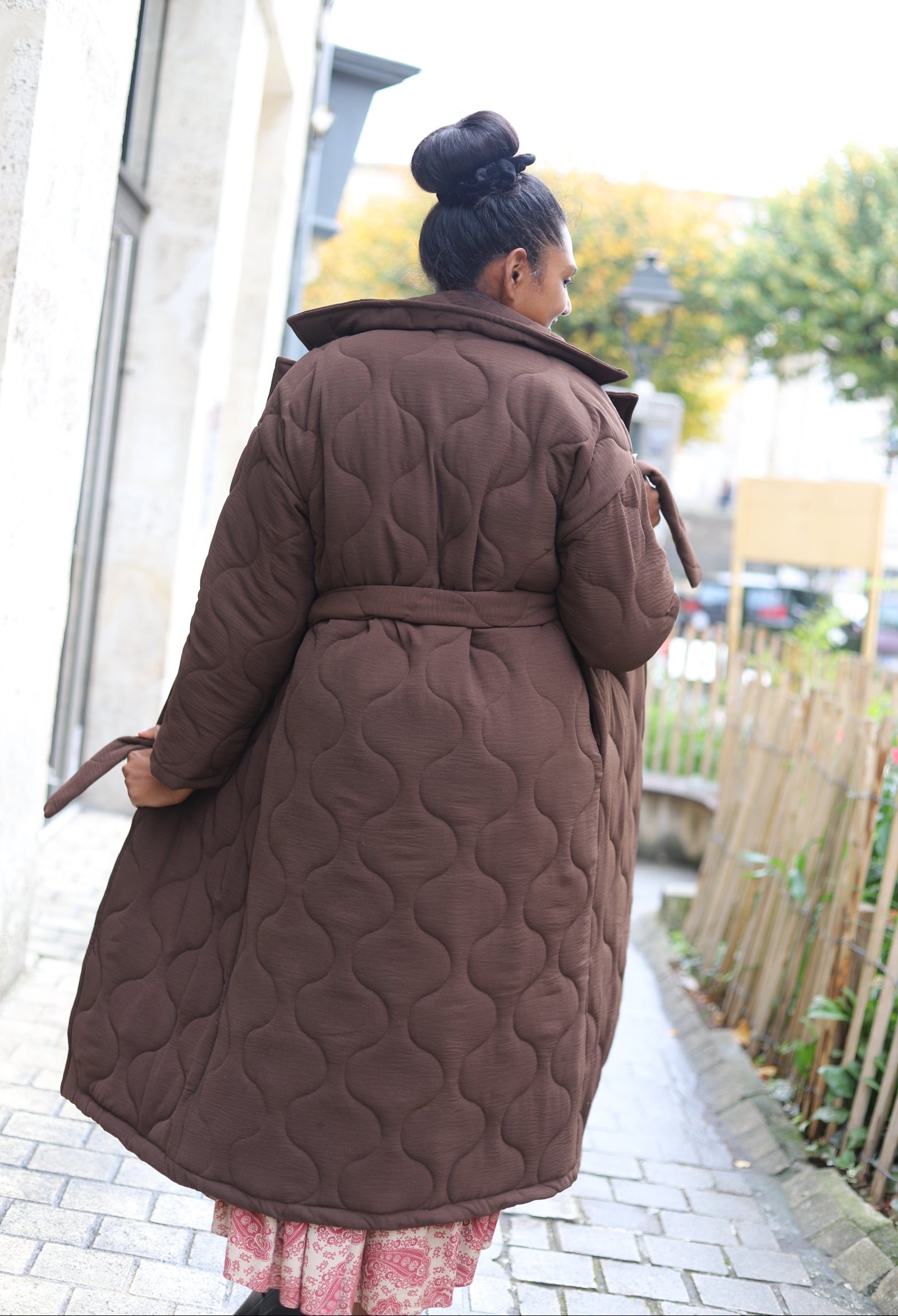 Manteau matelassé femme chocolat – Long, ceinturé & tendance | Beautiful Shop