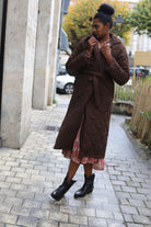 Manteau matelassé femme chocolat – Long, ceinturé & tendance | Beautiful Shop
