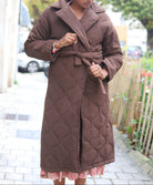 Manteau matelassé femme chocolat – Long, ceinturé & tendance | Beautiful Shop