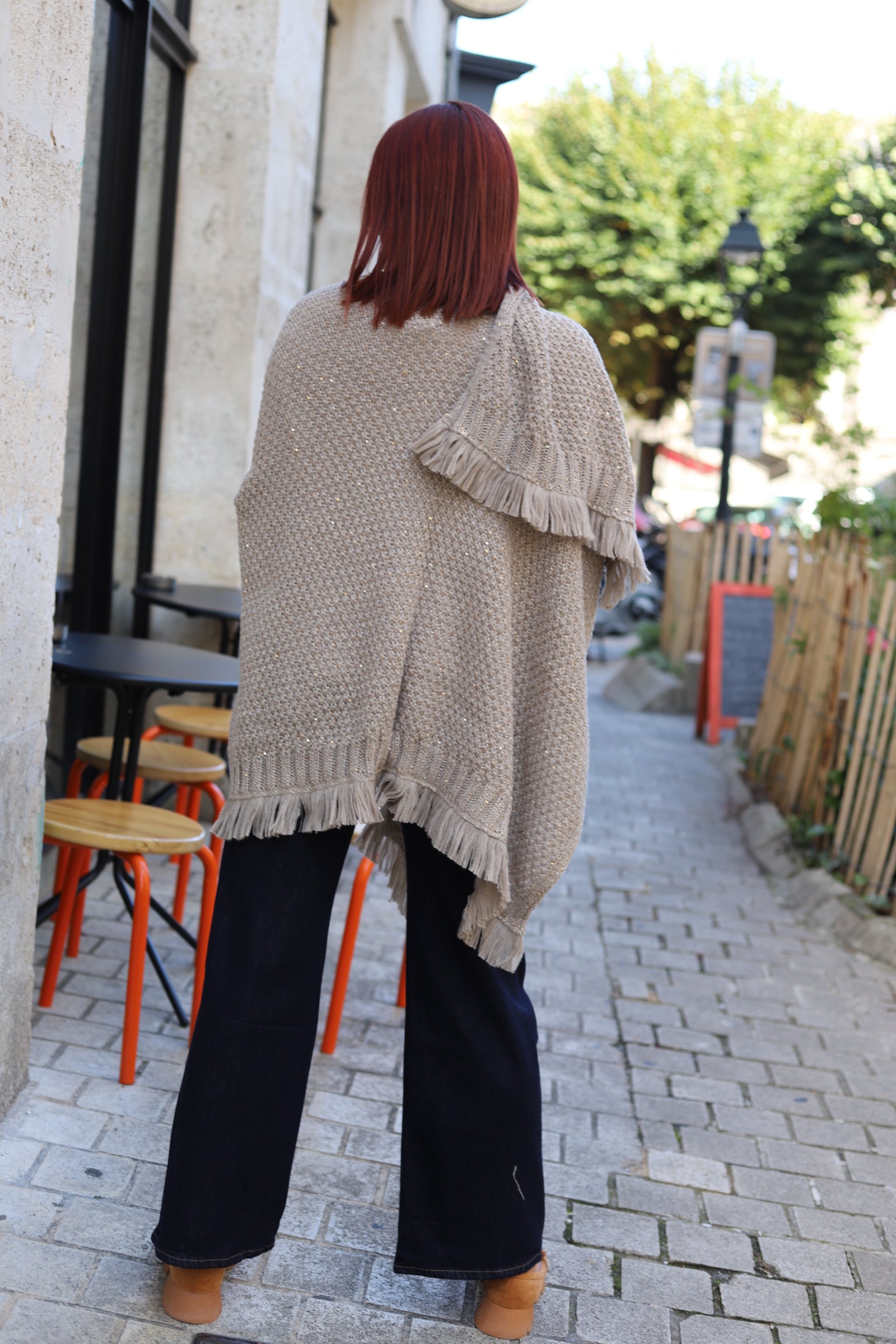Poncho beige à franges et fils brillants-angouleme