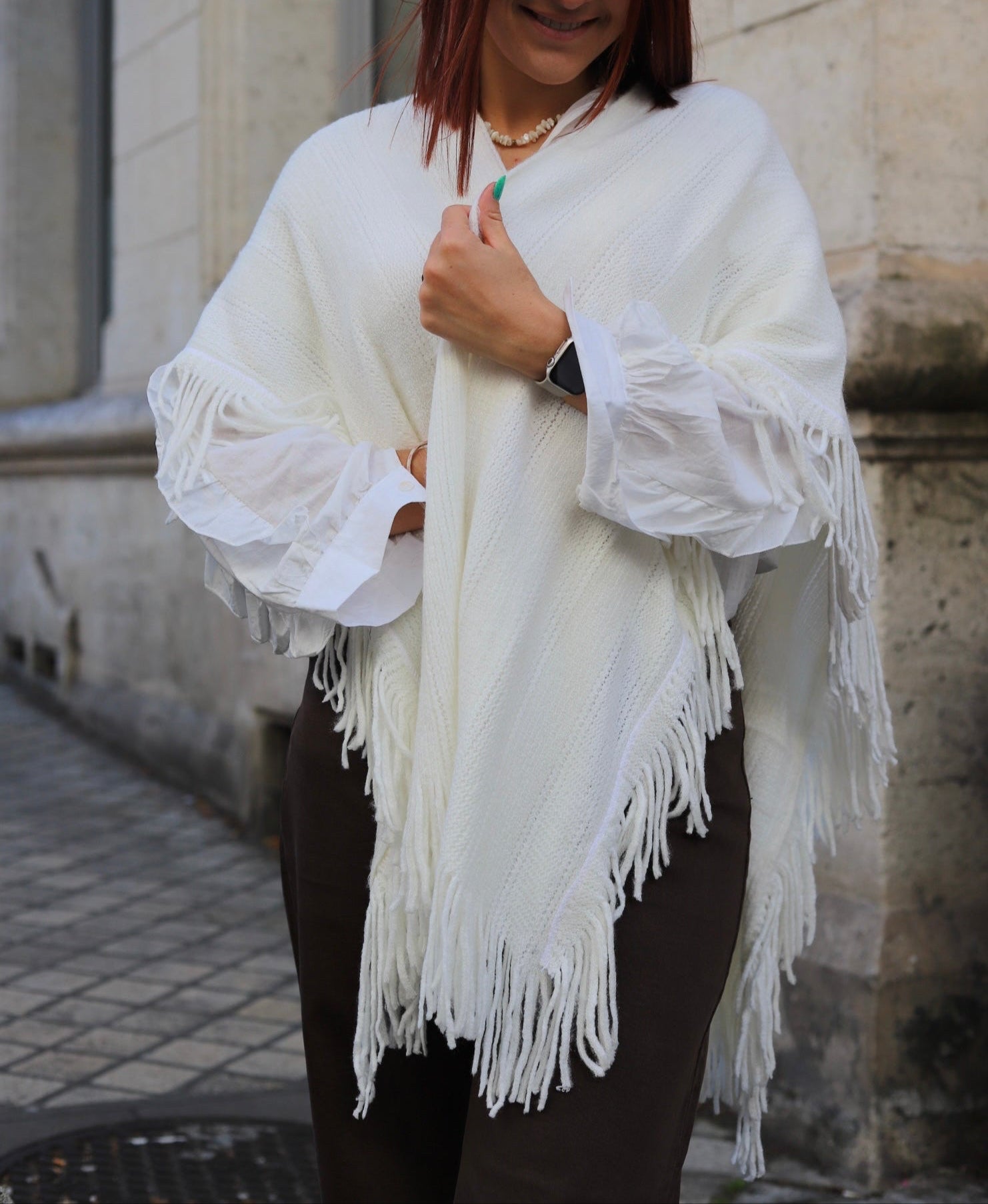 Poncho blanc à franges 