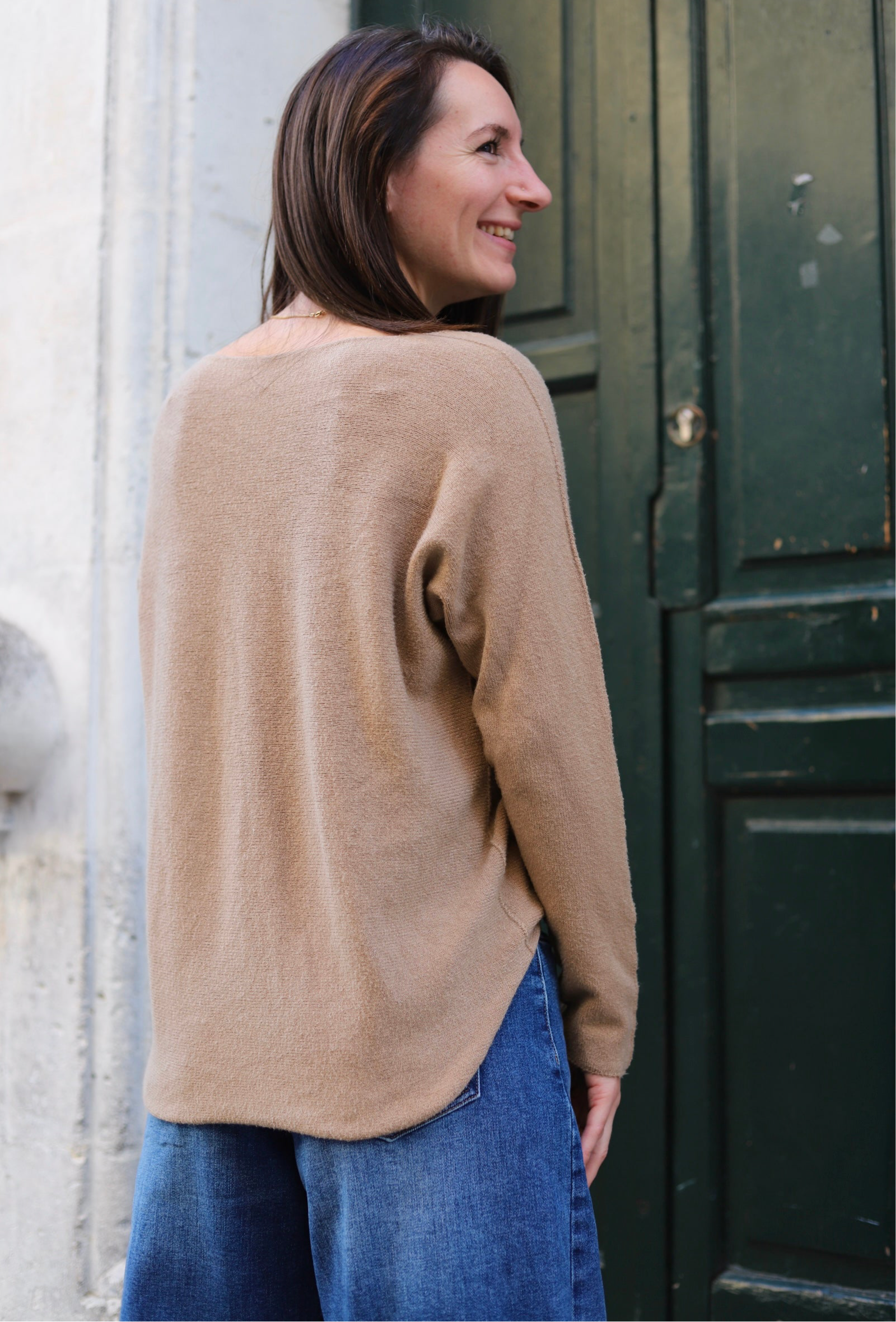 Pull Col V Texturé Beige – Coupe Oversize | Taille 40/42+ | Fabriqué en Italie 