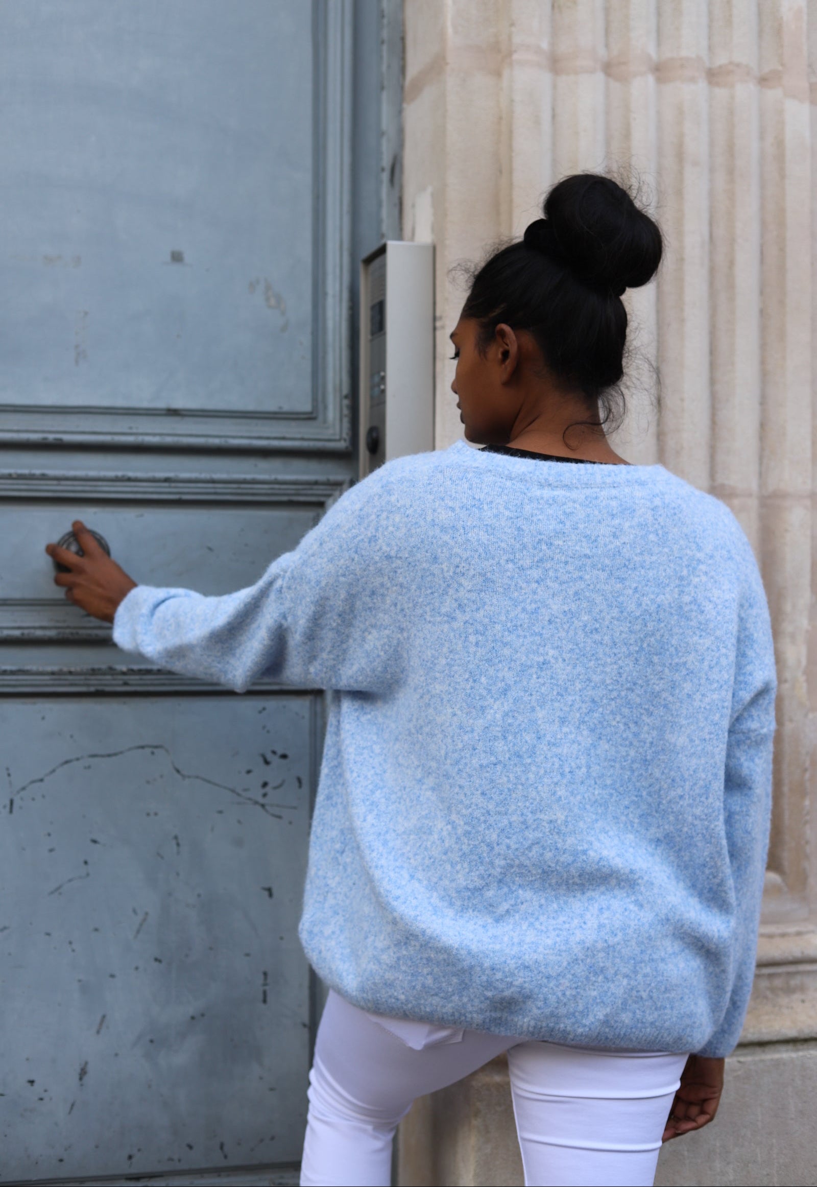 Pull oversize bleu col V femme – beautifulshop