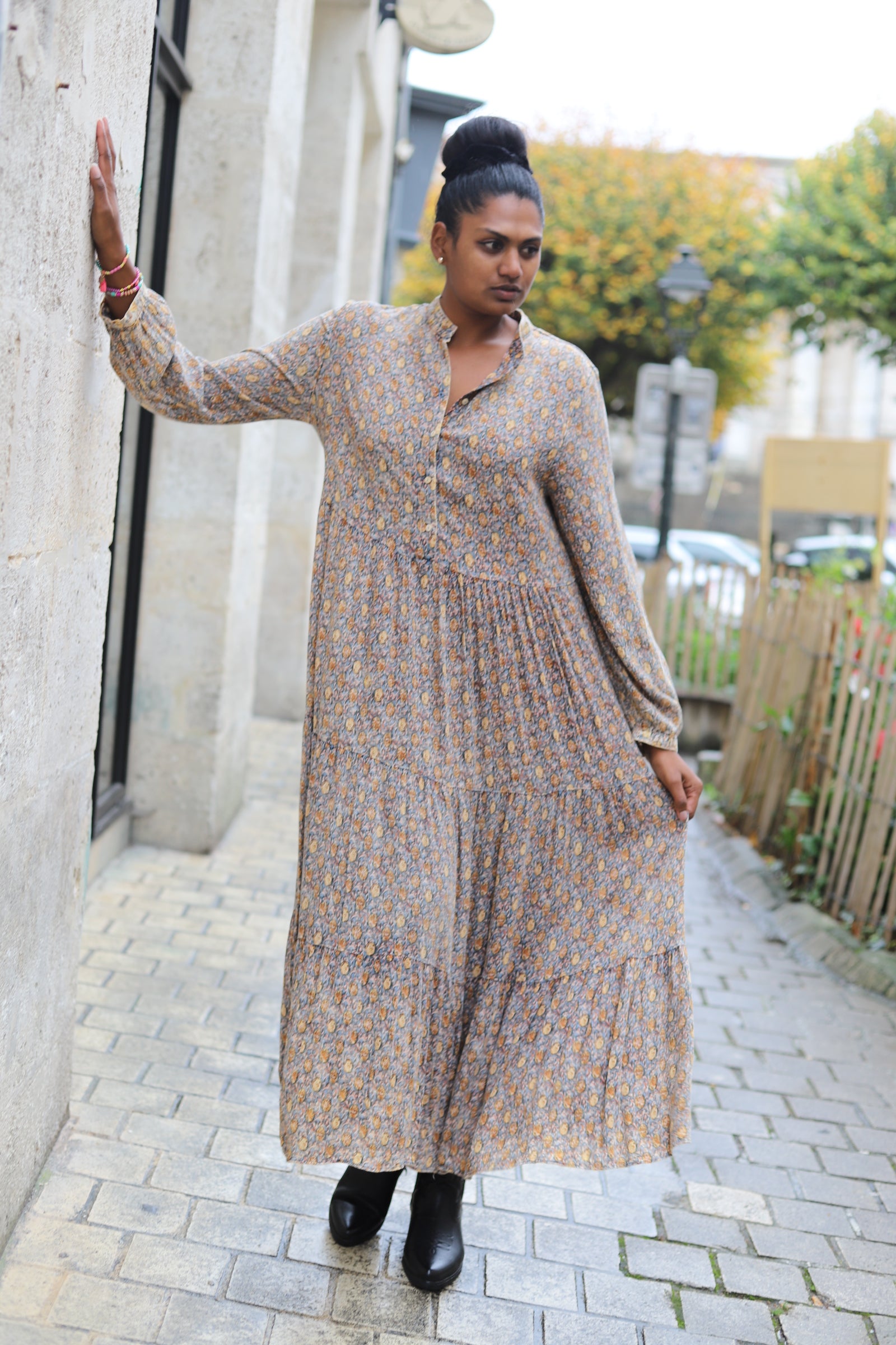 Robe longue bohème imprimée taupe col V – Beautiful Shop