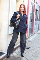 Sac à Main Triangle Noir avec Clous Dorés