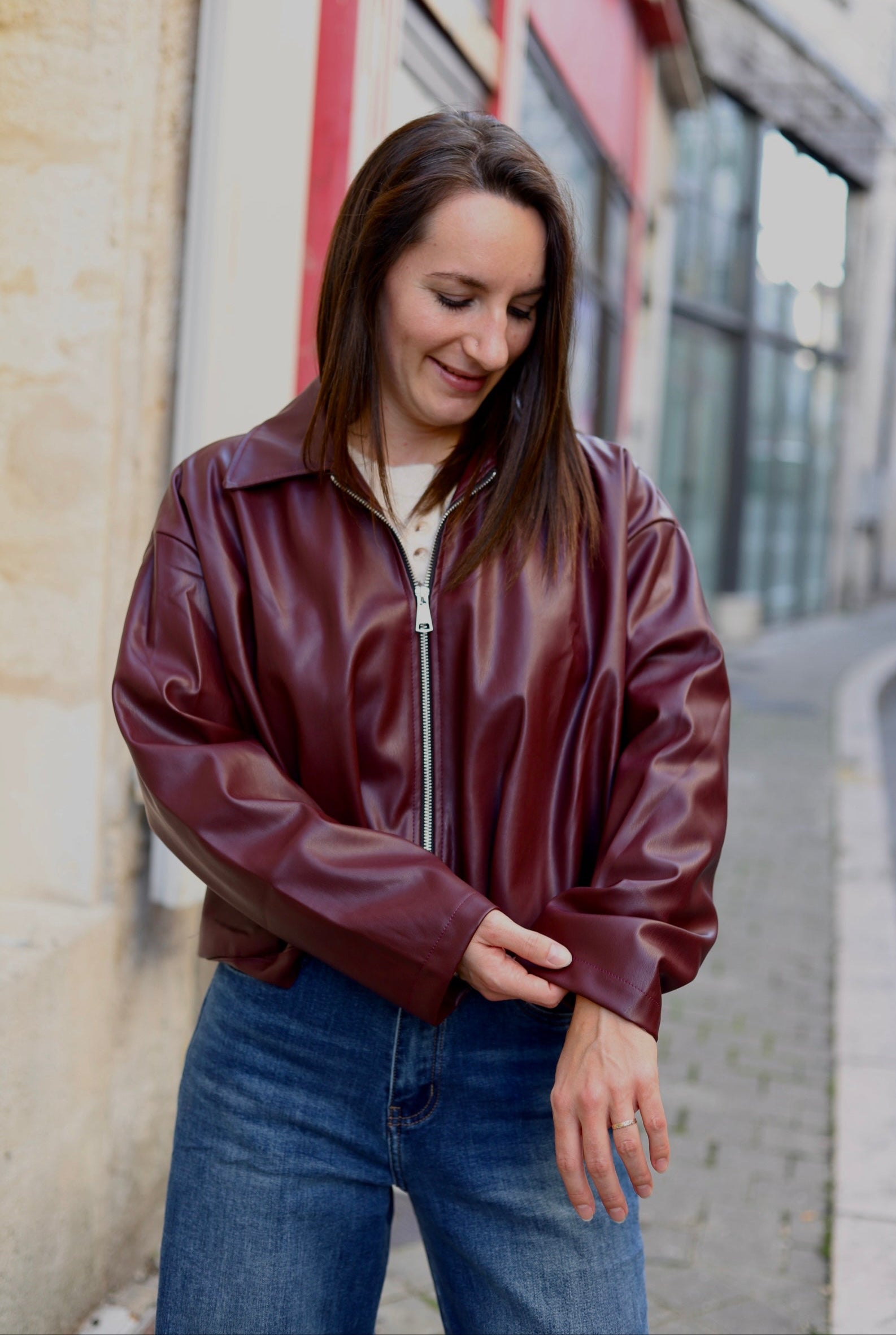 Veste Courte en Simili Cuir Bordeaux 